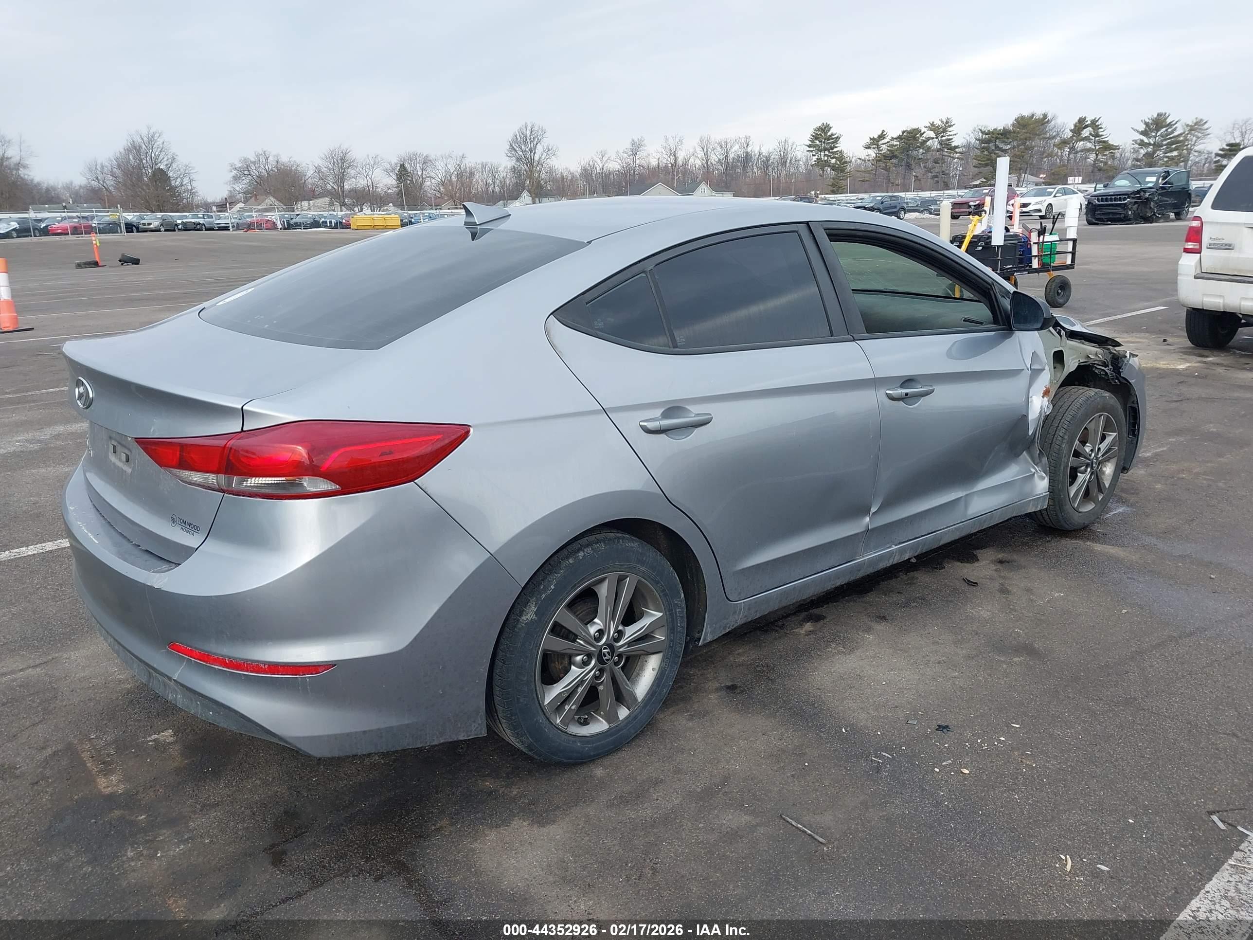 HYUNDAI ELANTRA image 4