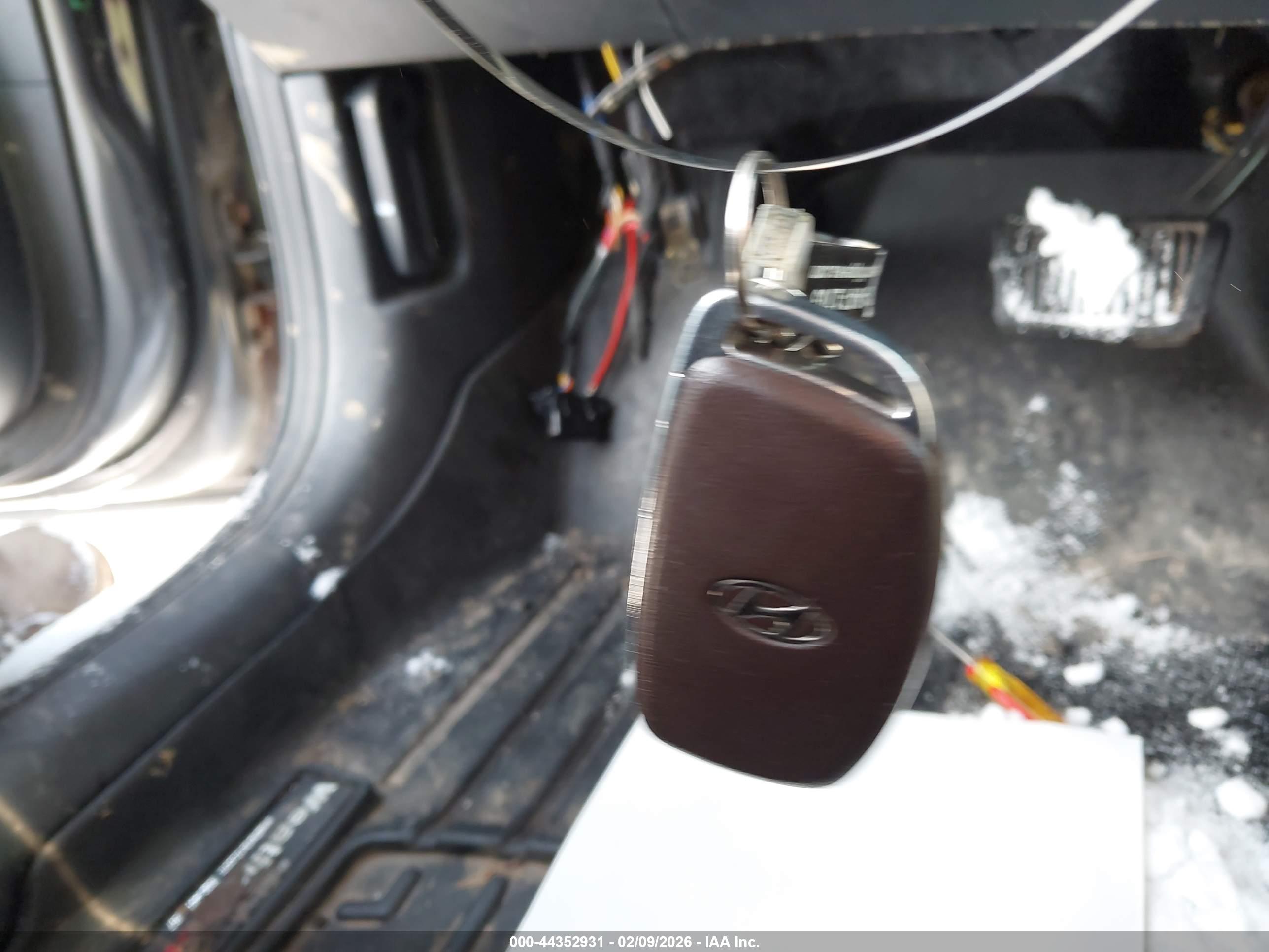 HYUNDAI ELANTRA image 11