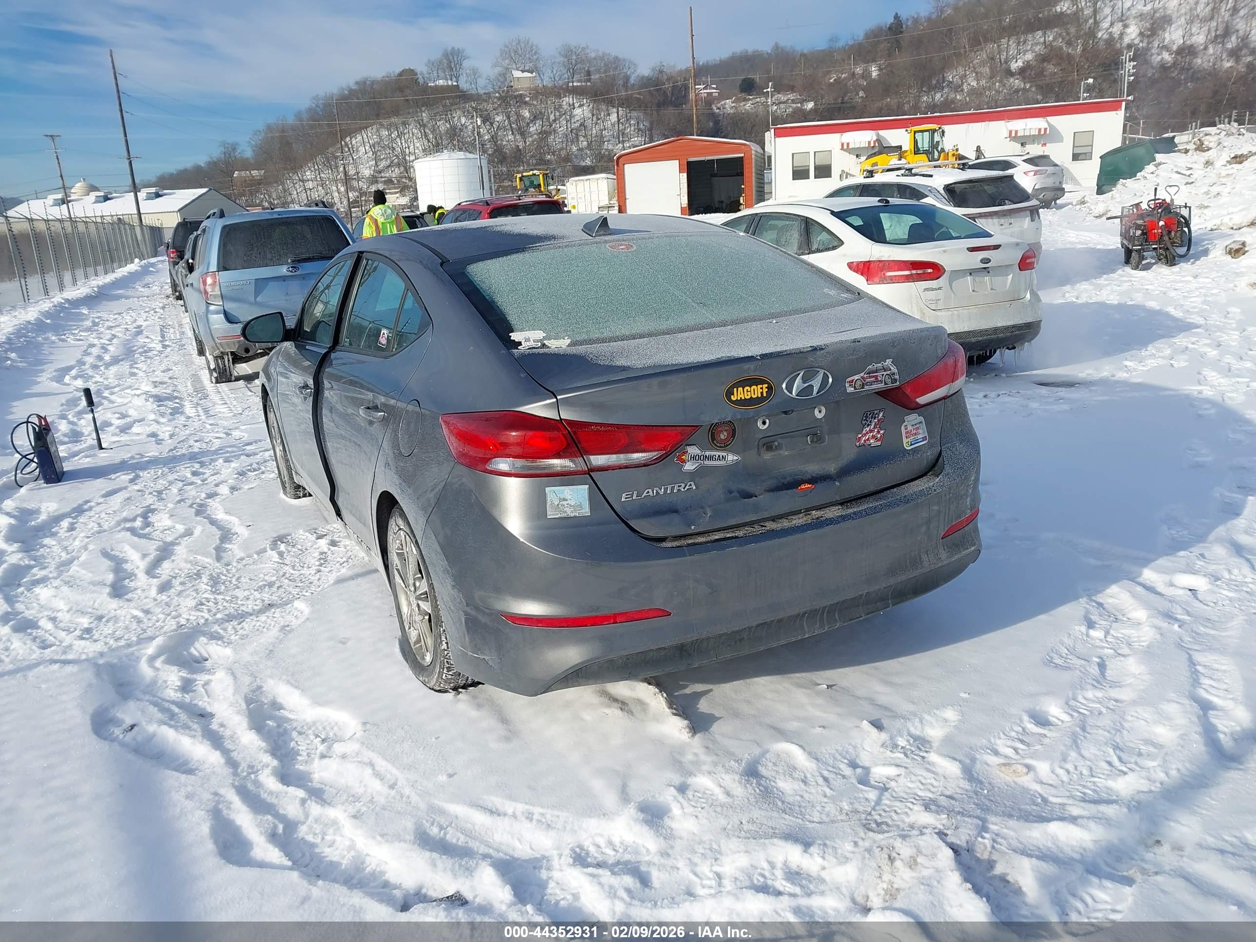 HYUNDAI ELANTRA image 3