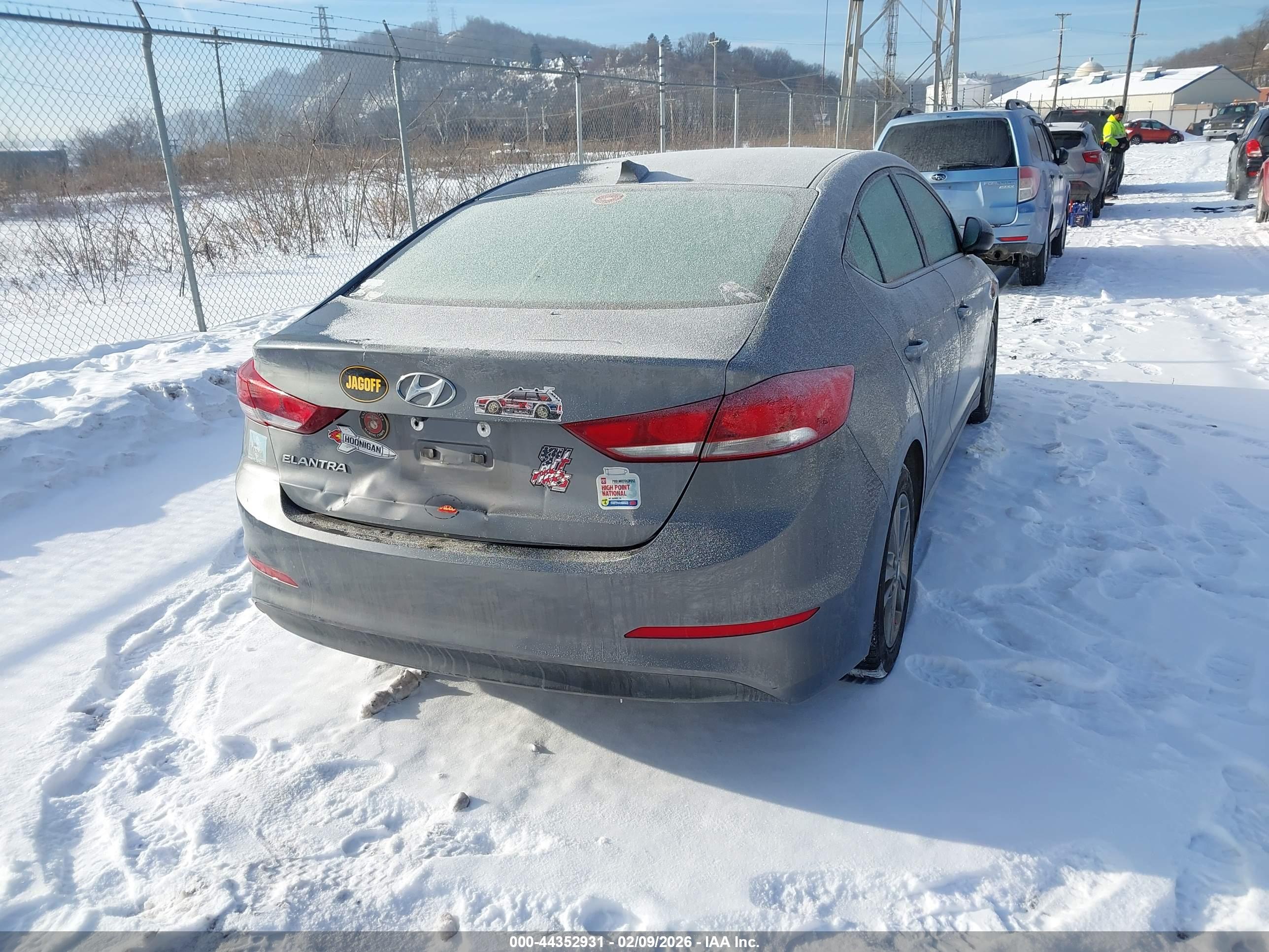 HYUNDAI ELANTRA image 4