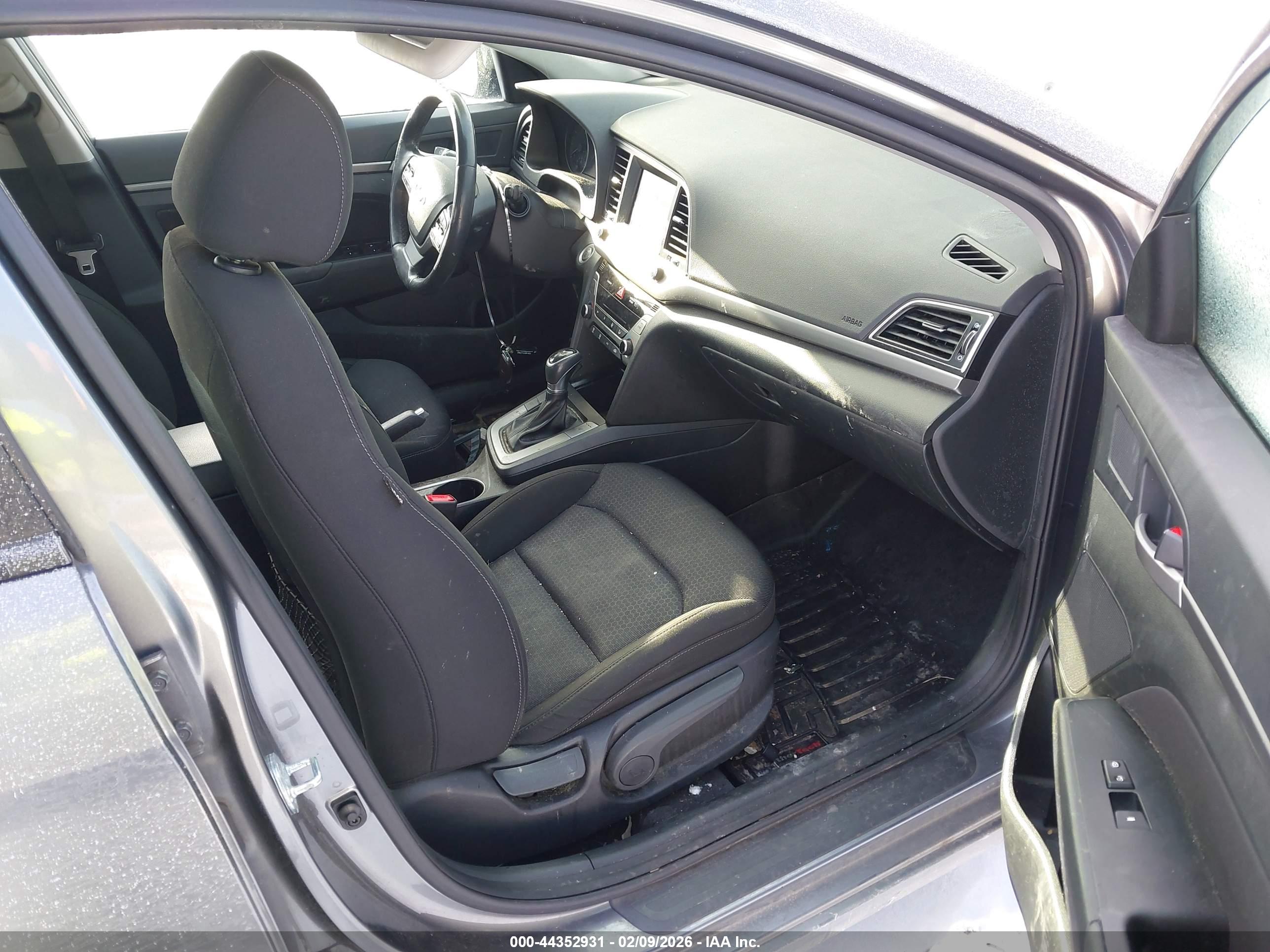 HYUNDAI ELANTRA image 5