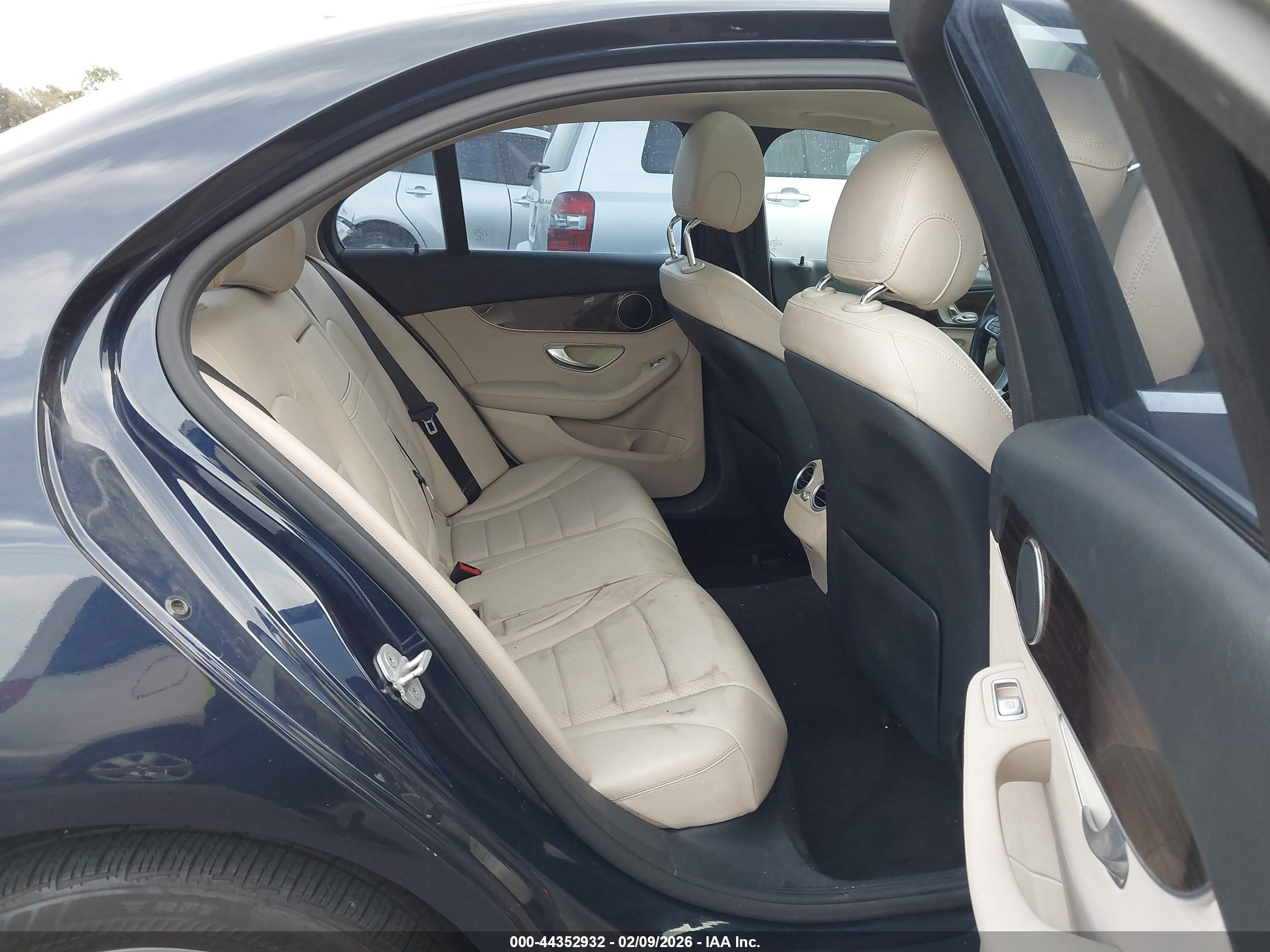 MERCEDES-BENZ C image 8