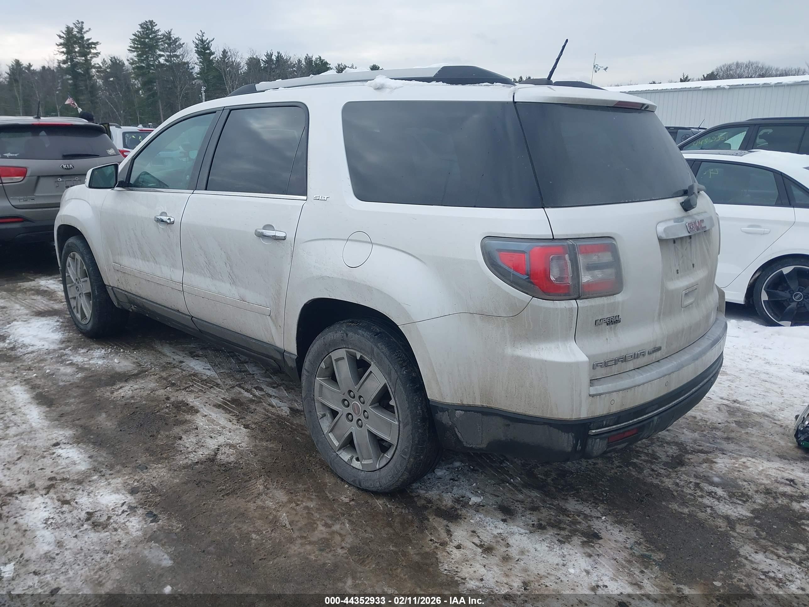 GMC ACADIA image 3