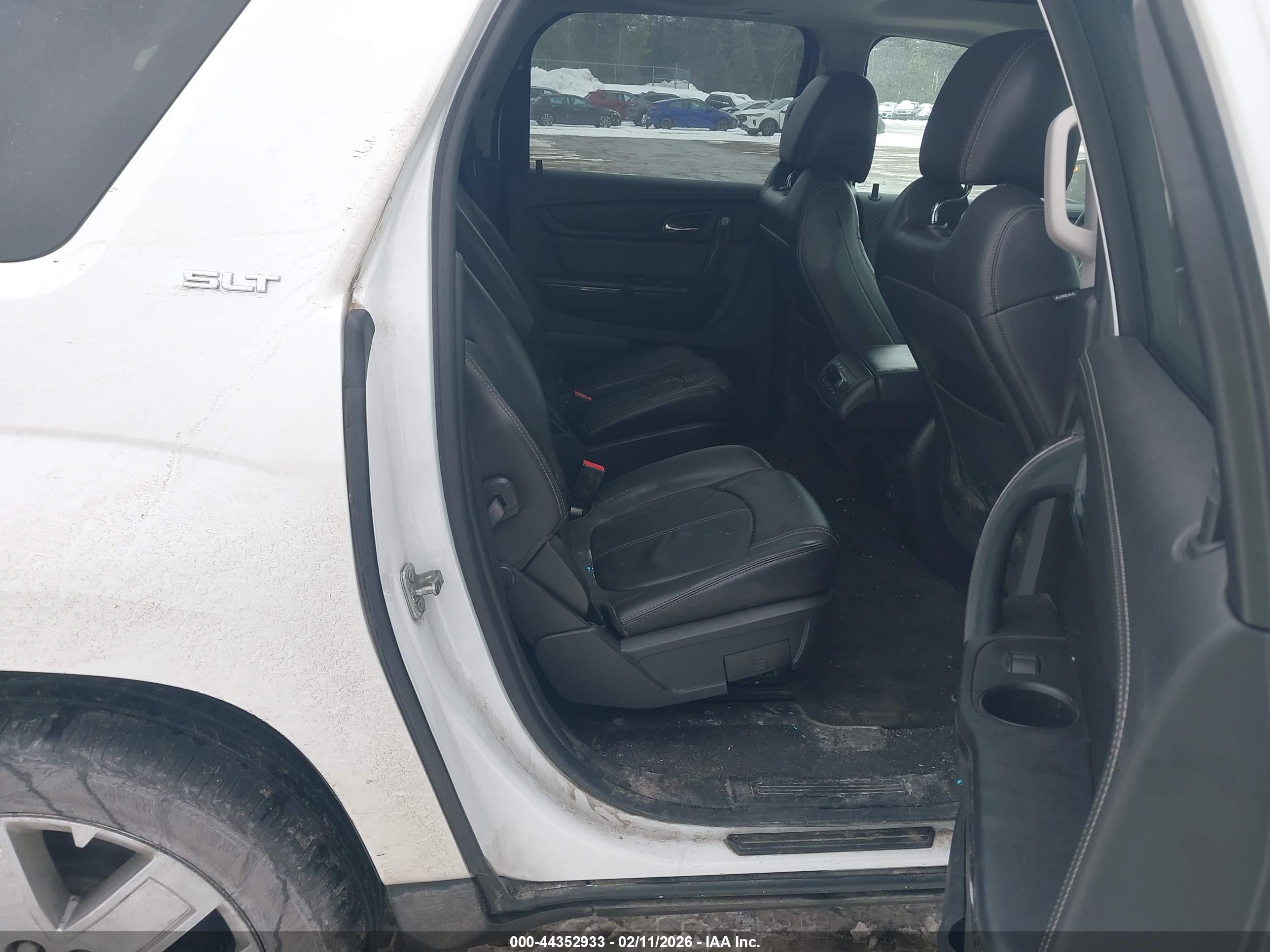 GMC ACADIA image 8