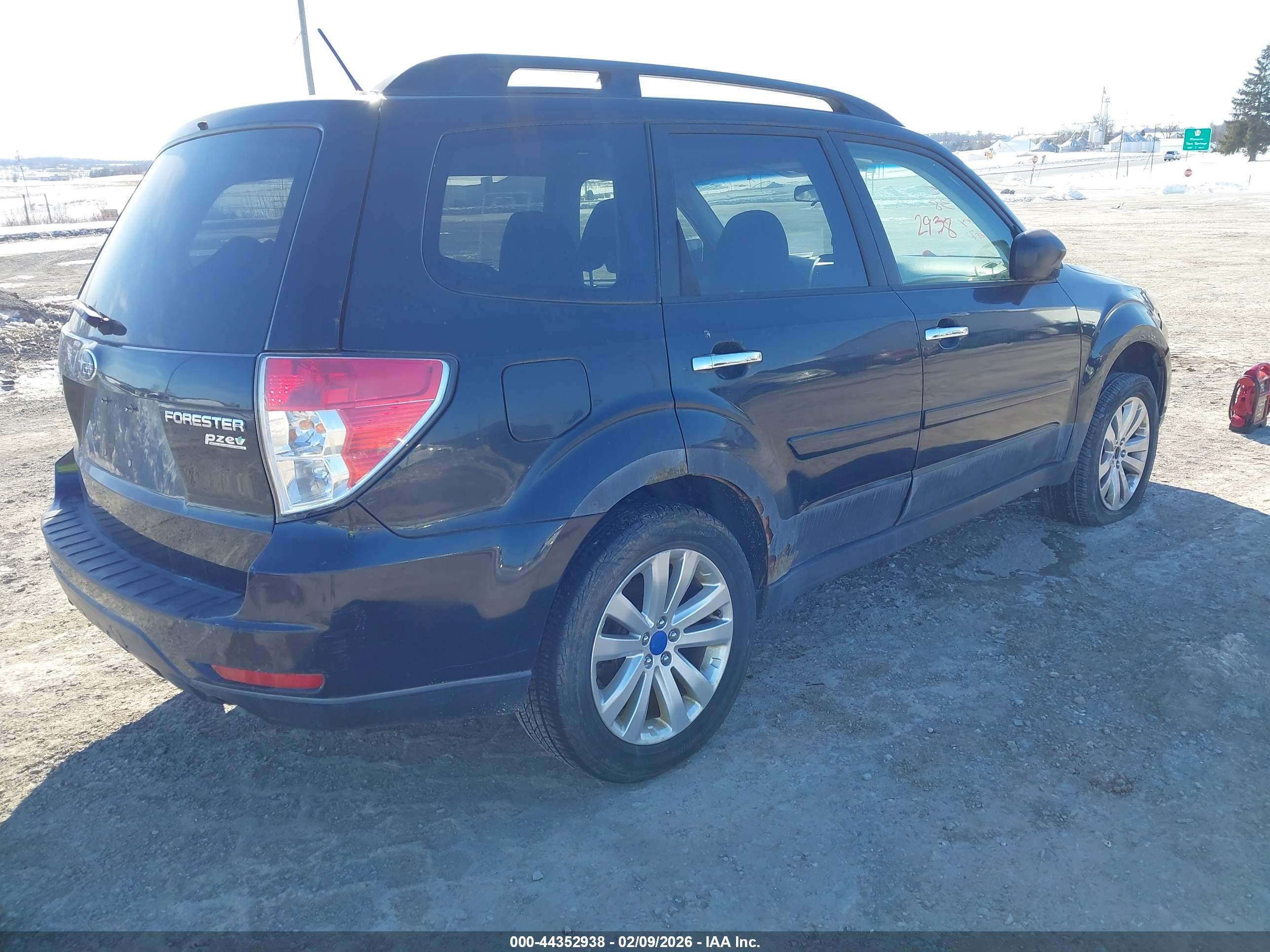 SUBARU FORESTER image 4