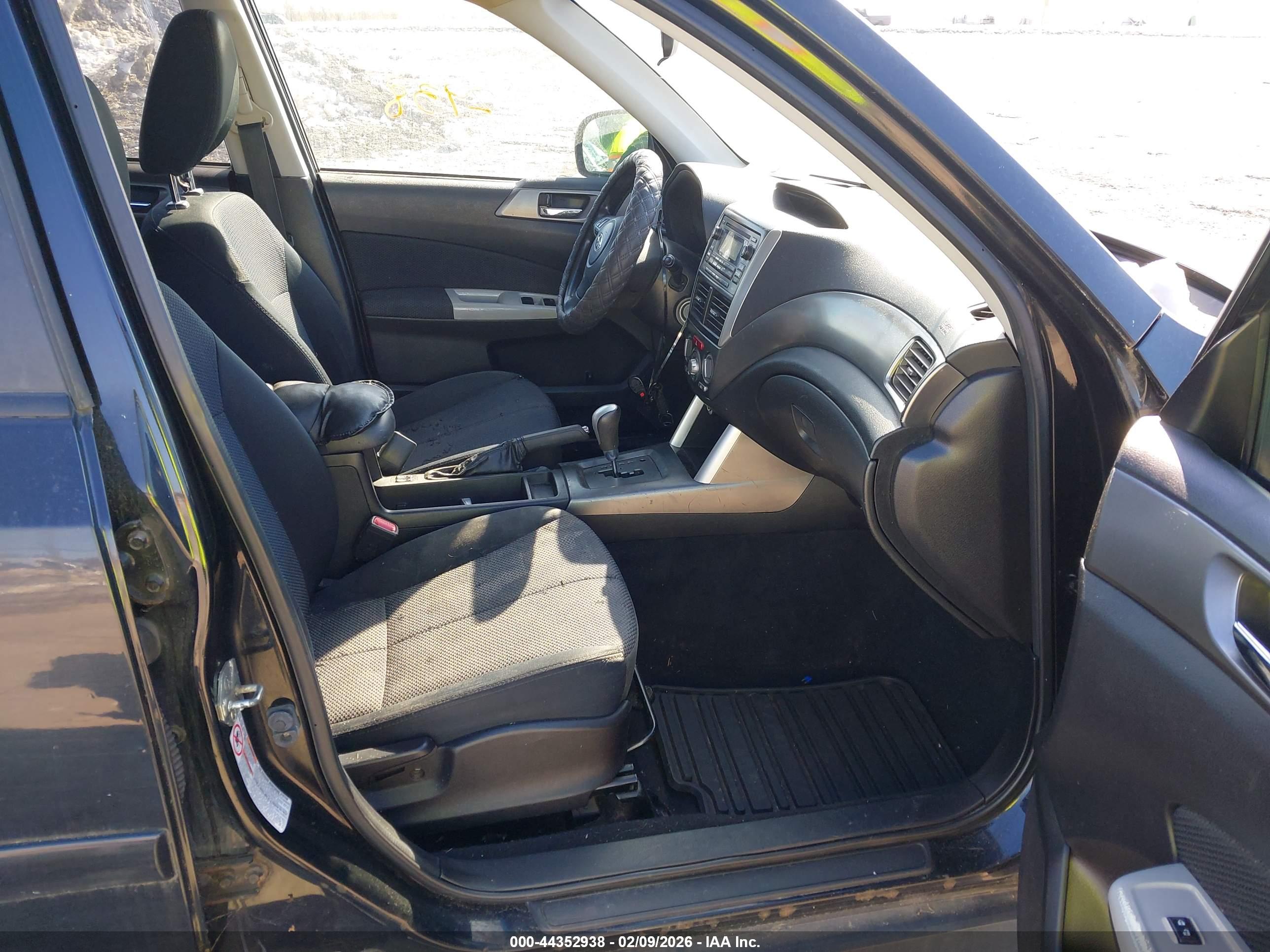 SUBARU FORESTER image 5