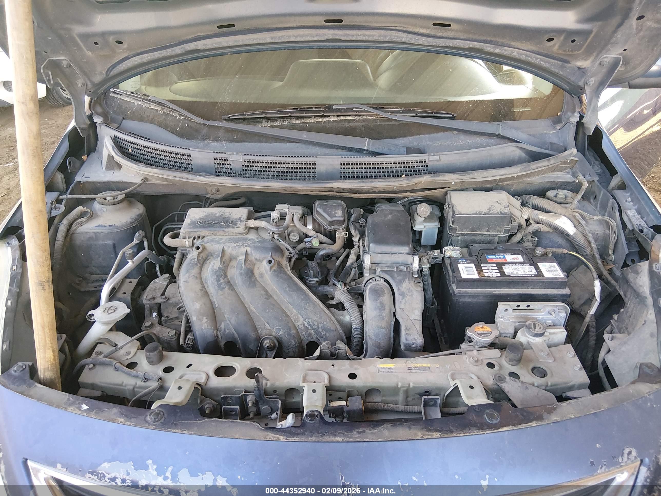 NISSAN VERSA image 10