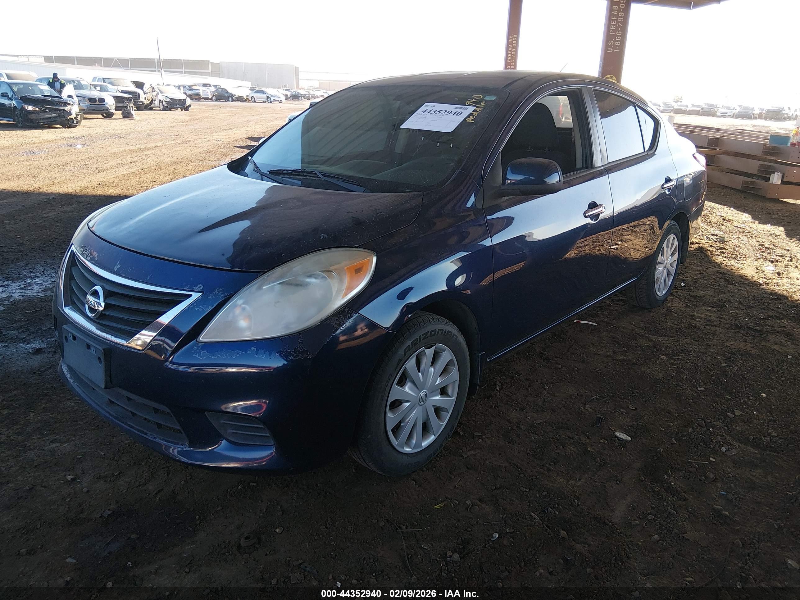 NISSAN VERSA image 2