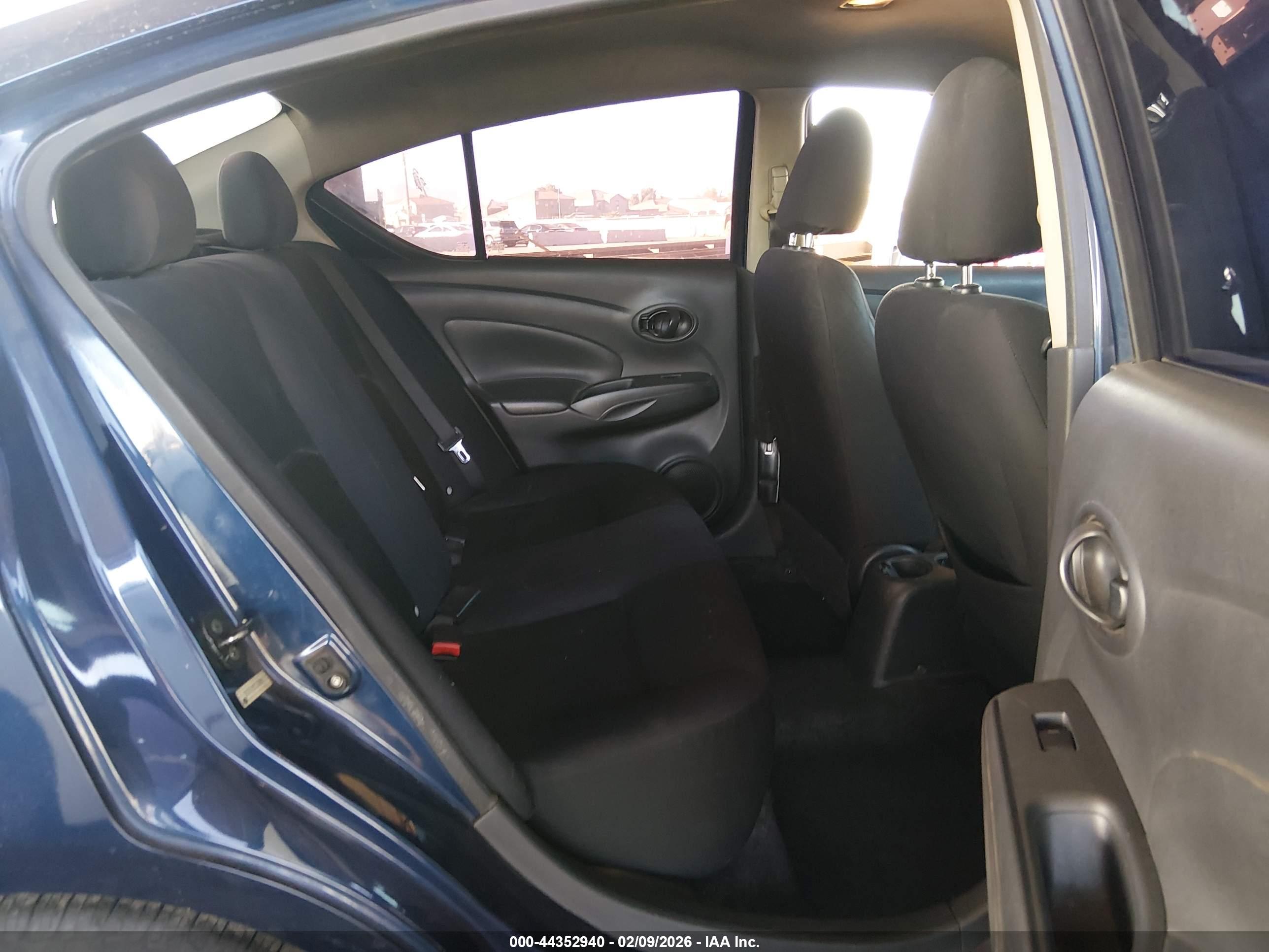 NISSAN VERSA image 8
