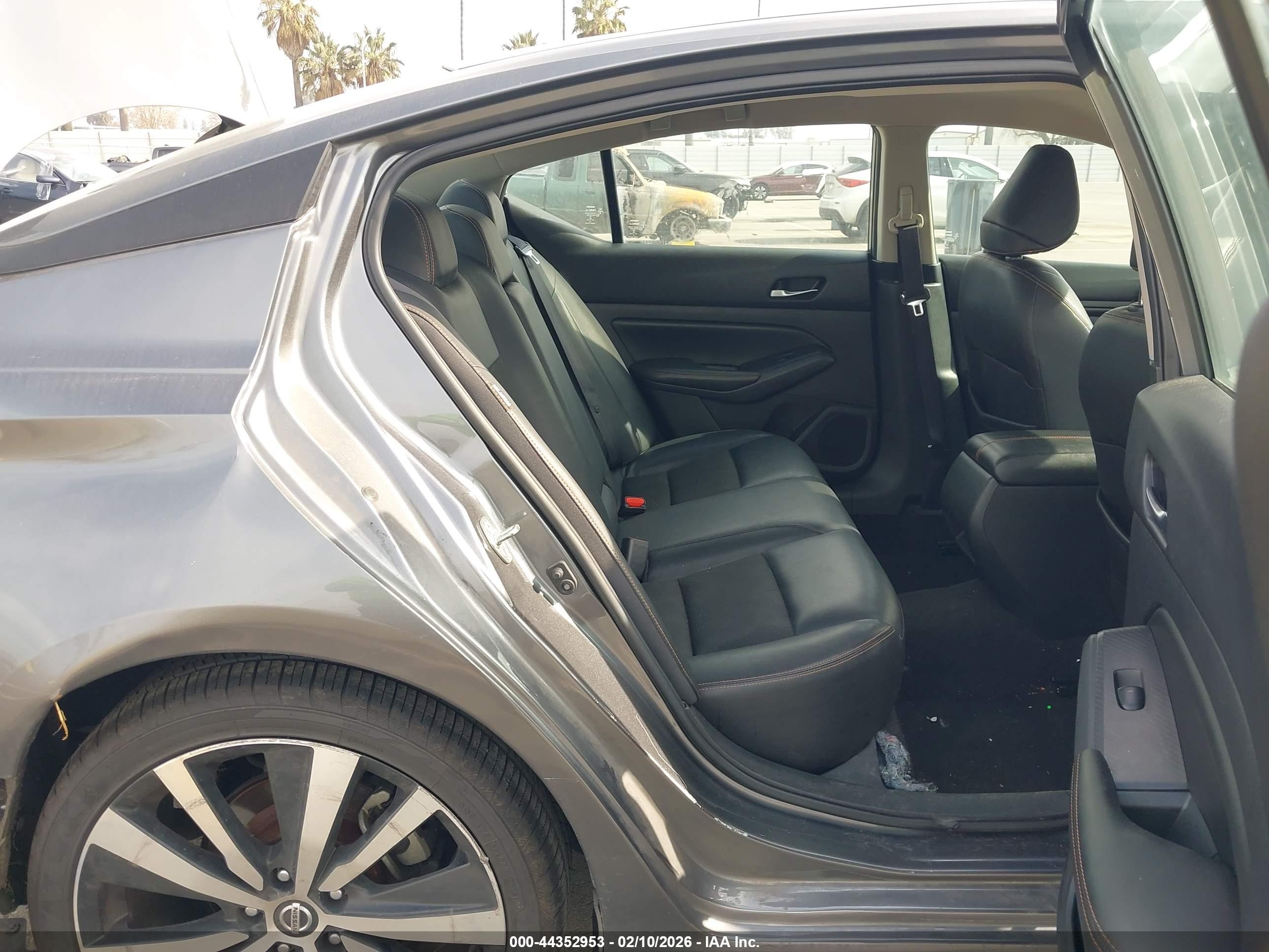 NISSAN ALTIMA image 8