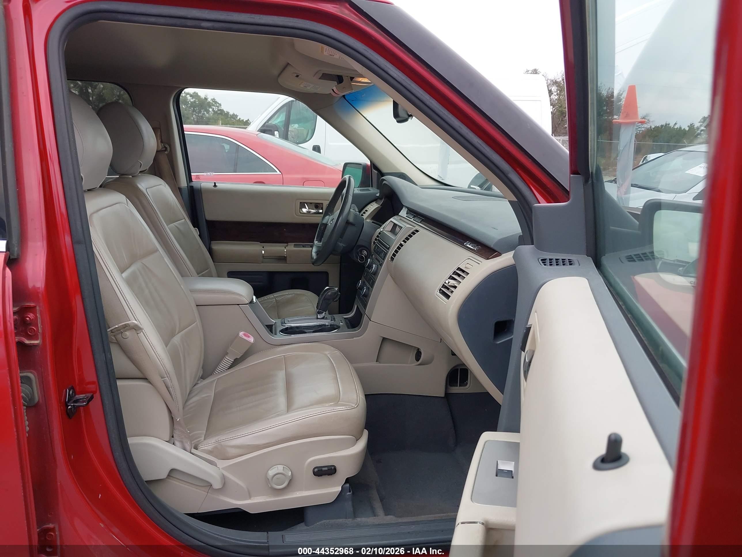 FORD FLEX image 5