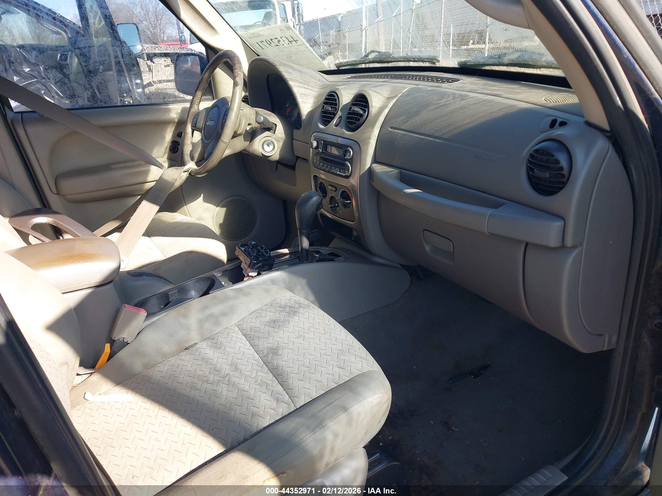JEEP LIBERTY image 5