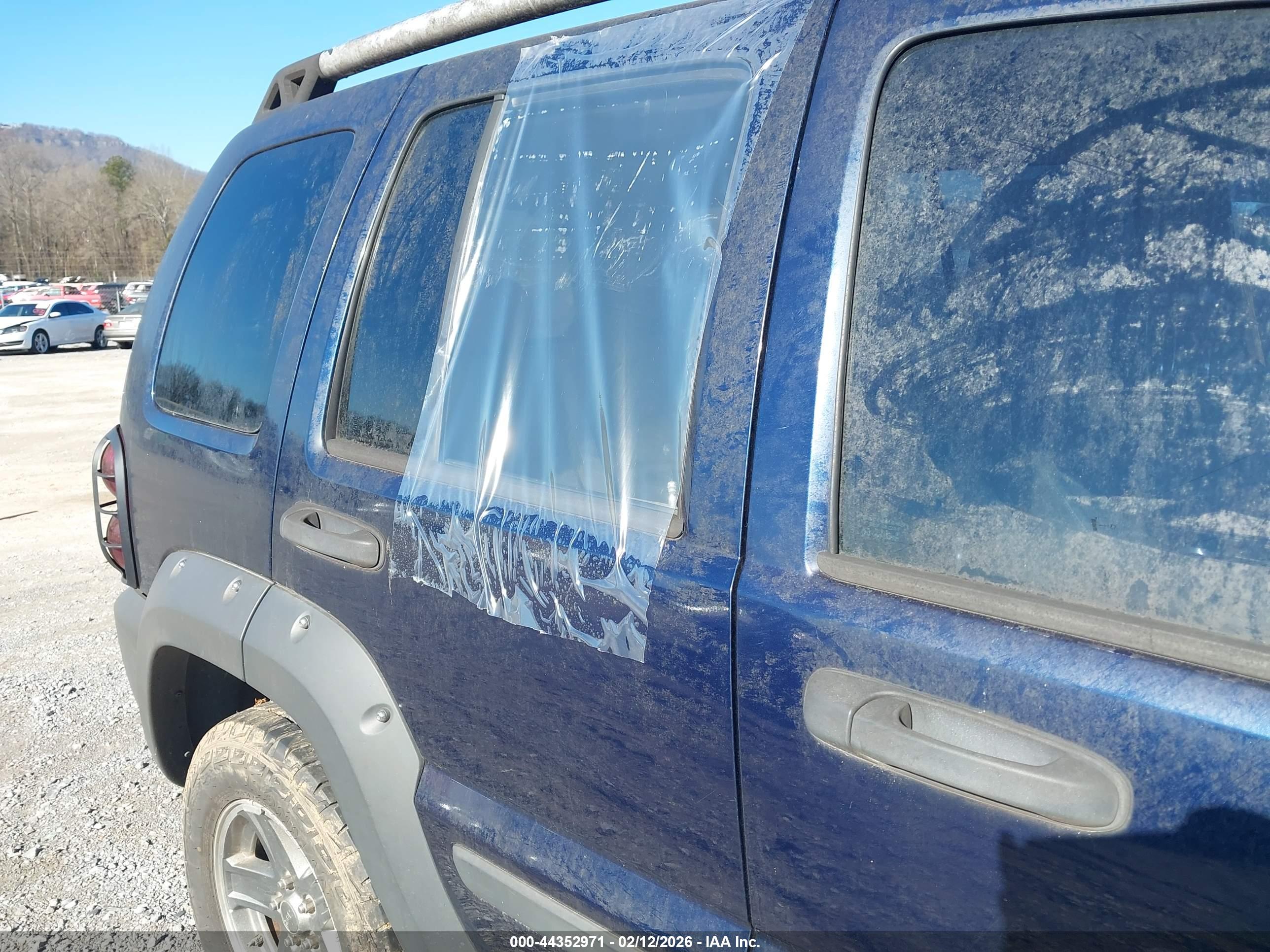 JEEP LIBERTY image 6