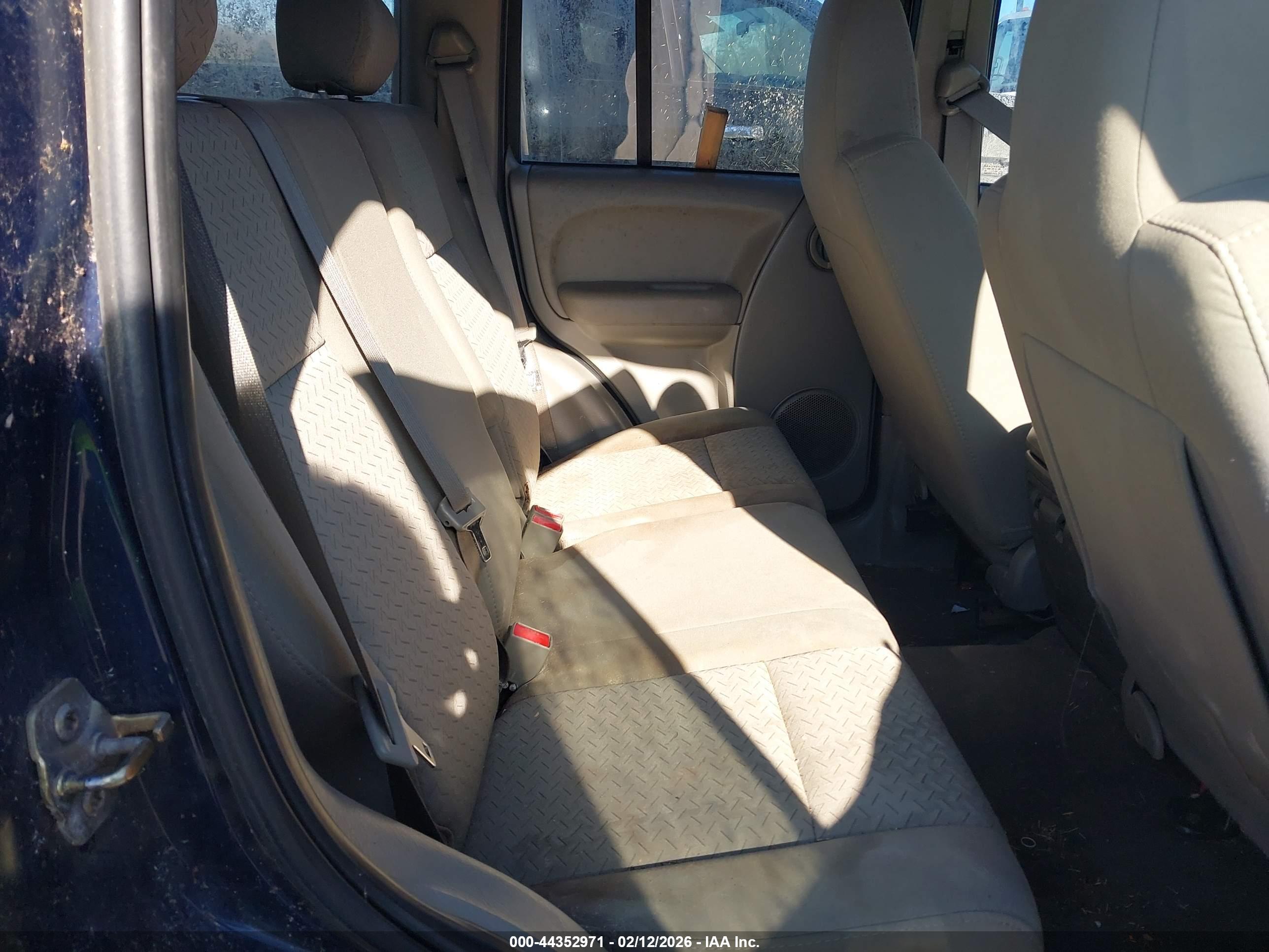 JEEP LIBERTY image 8