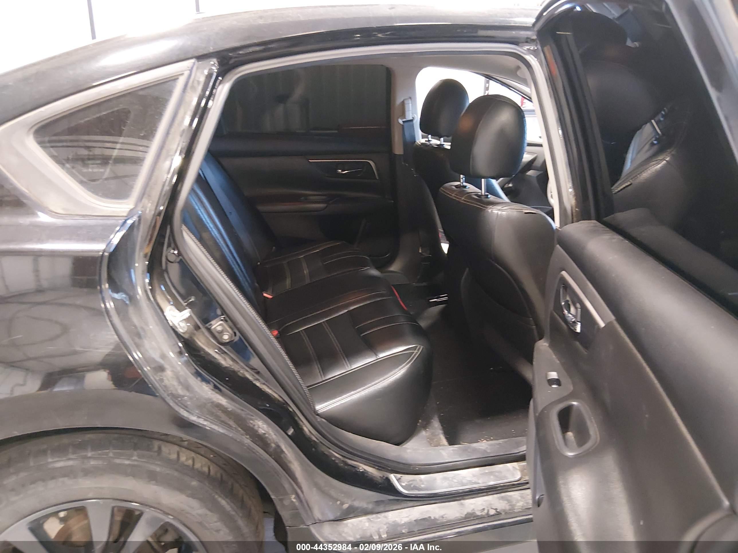 NISSAN ALTIMA image 8