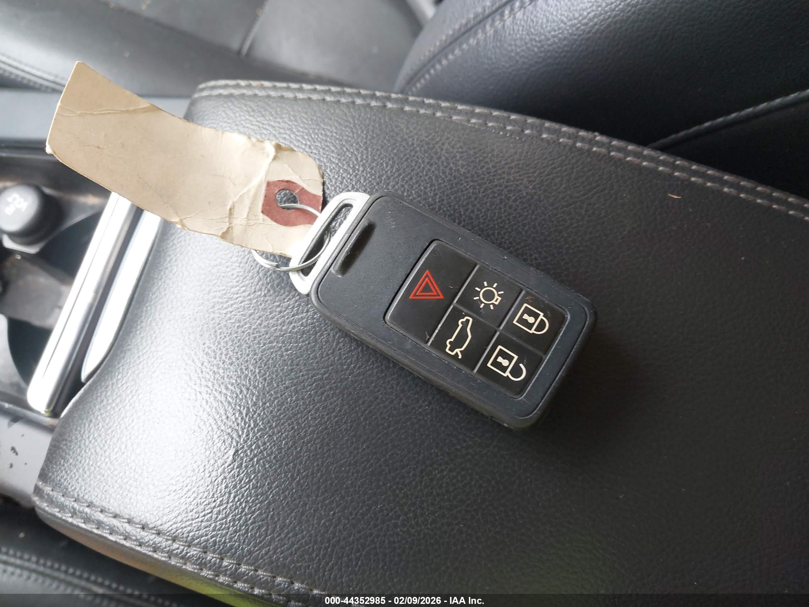 VOLVO S60 image 11
