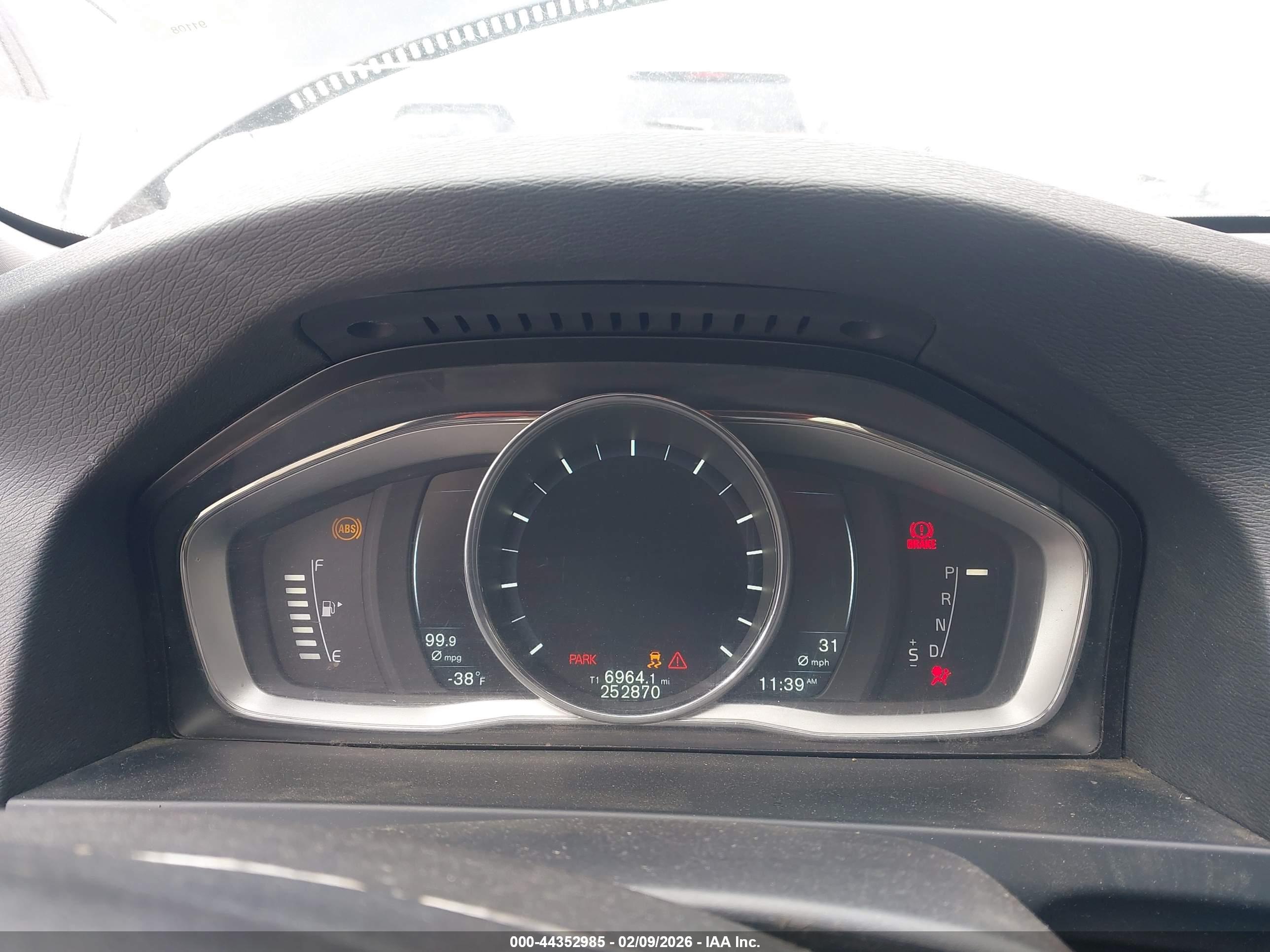 VOLVO S60 image 7