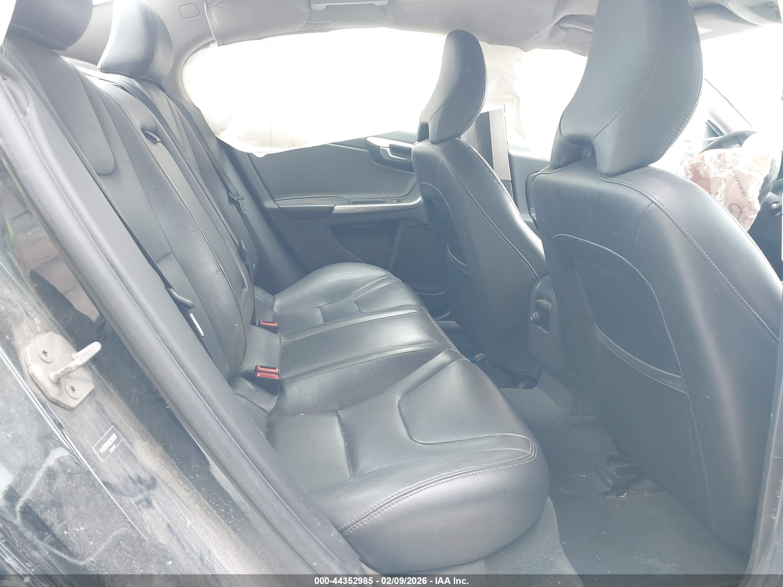 VOLVO S60 image 8