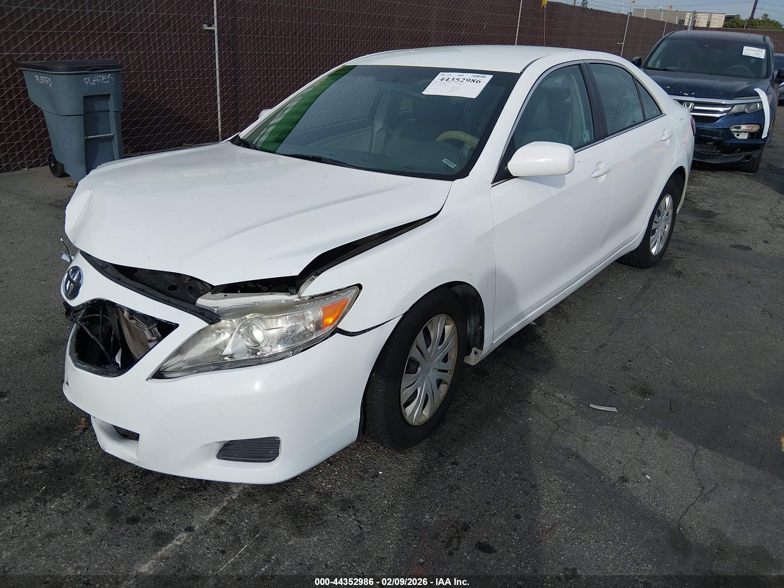 TOYOTA CAMRY image 2