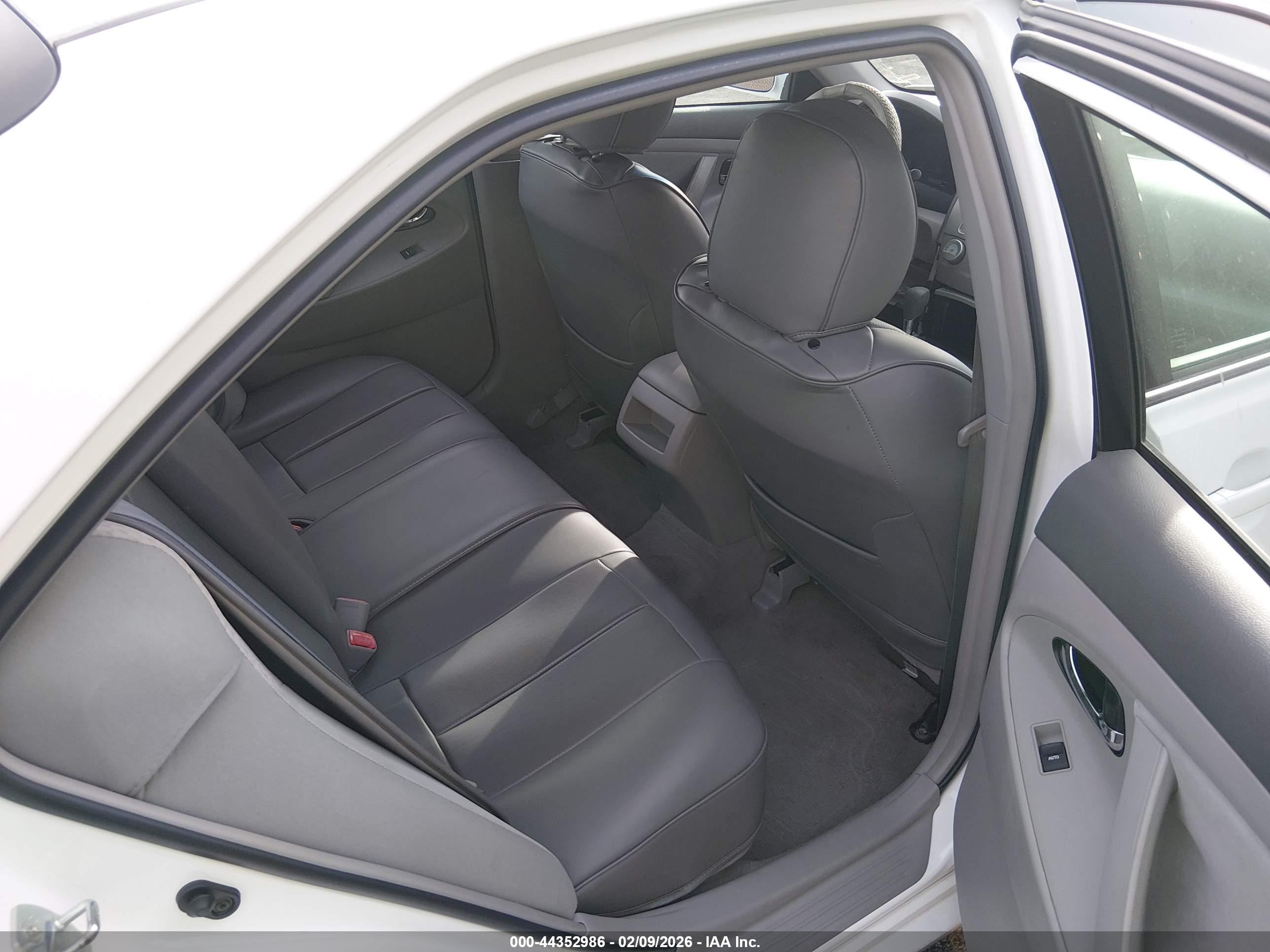 TOYOTA CAMRY image 8