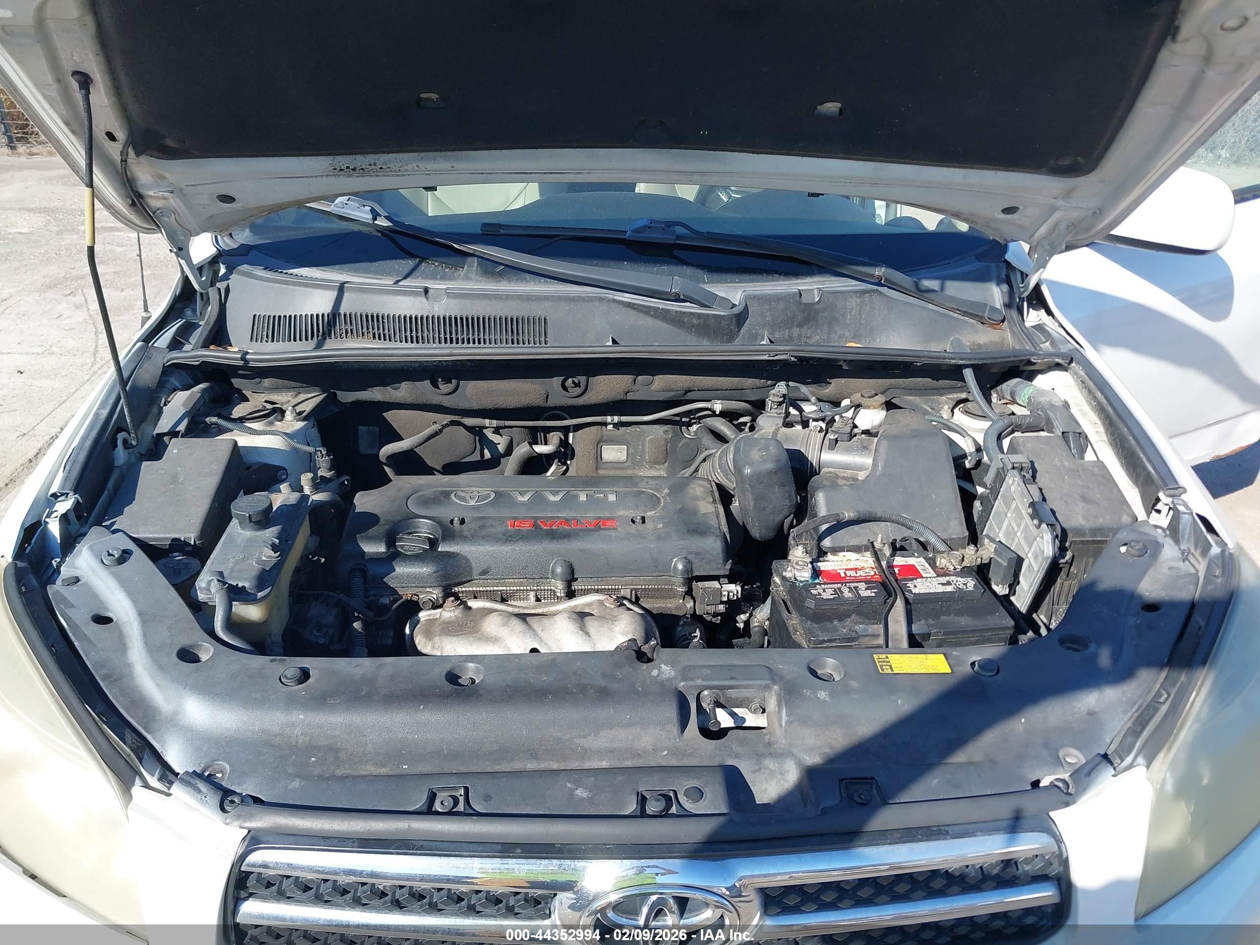 TOYOTA RAV4 image 10