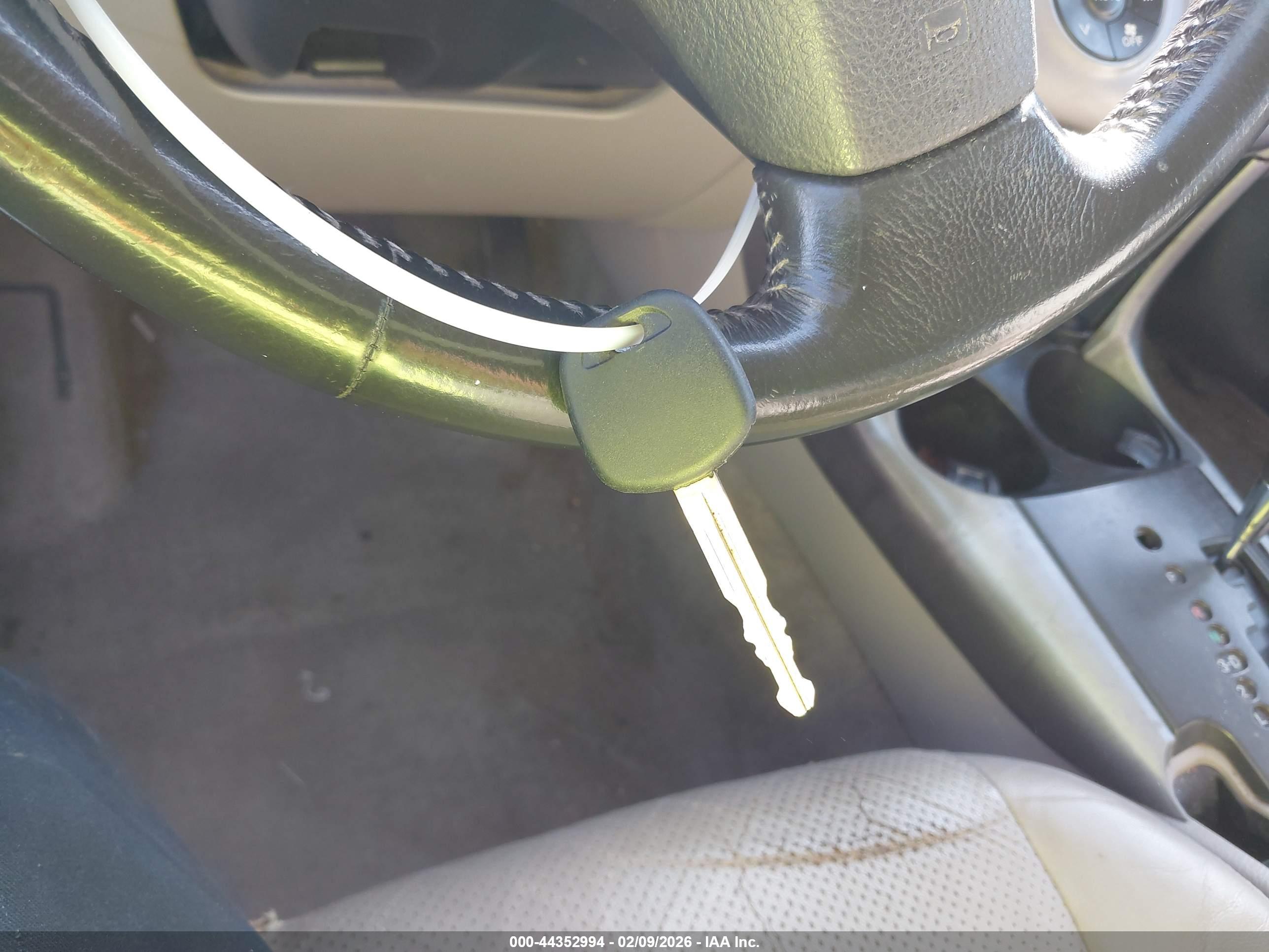 TOYOTA RAV4 image 11