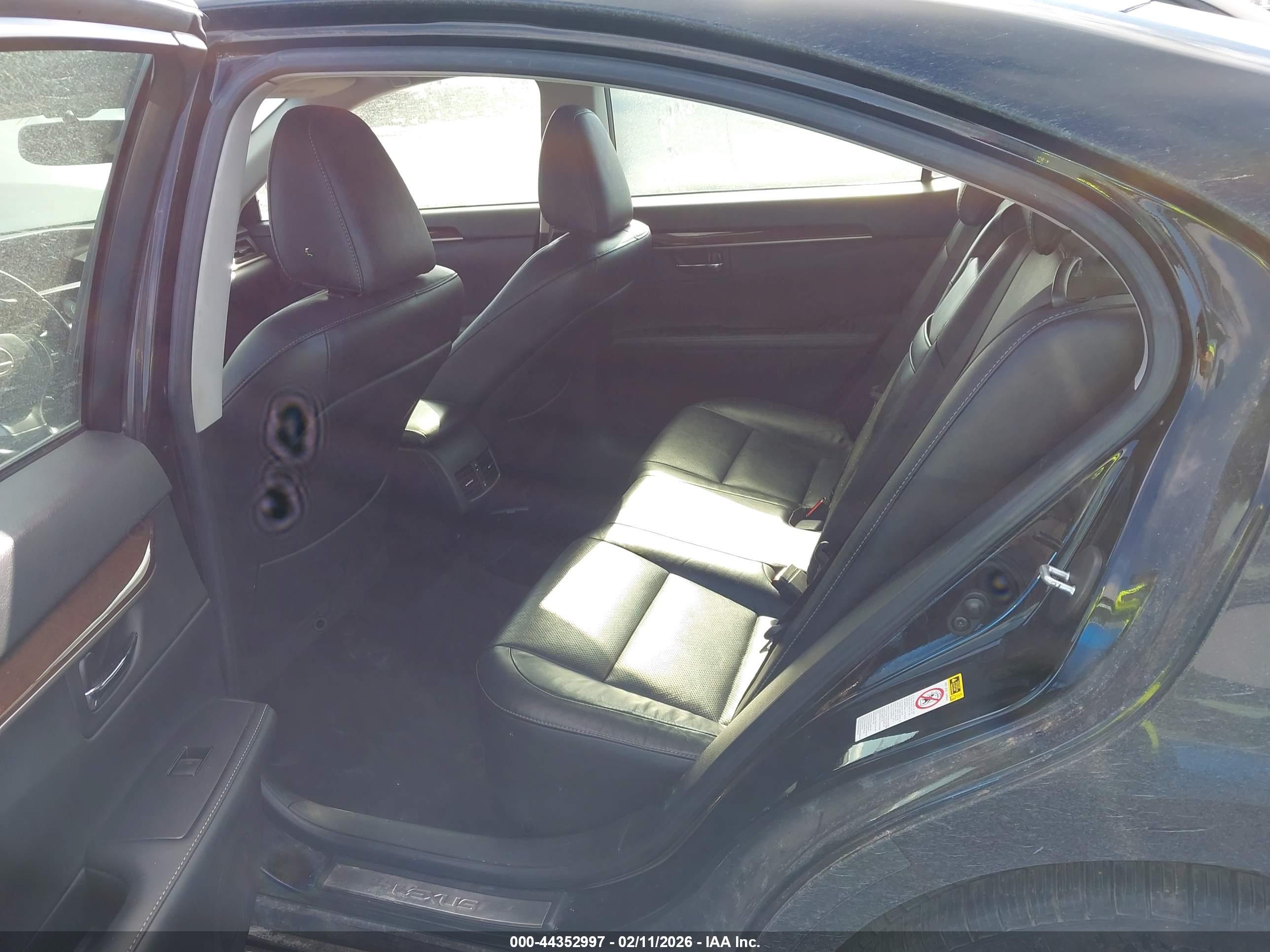 LEXUS ES image 8