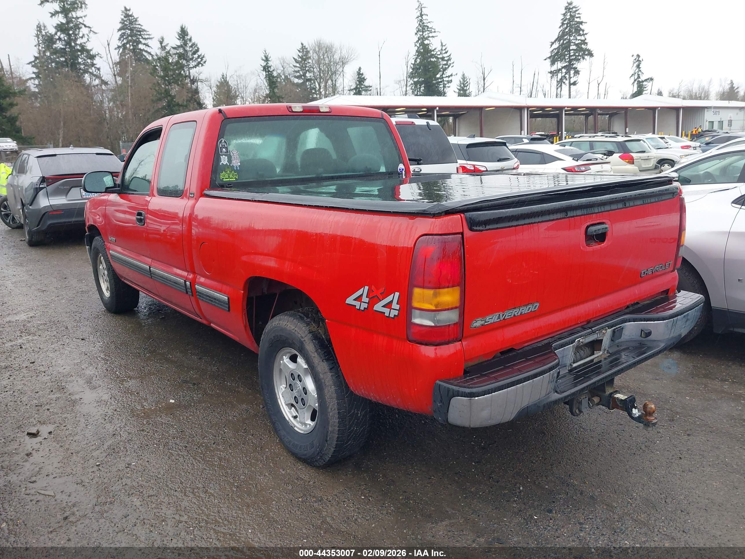 CHEVROLET SILVERADO image 3