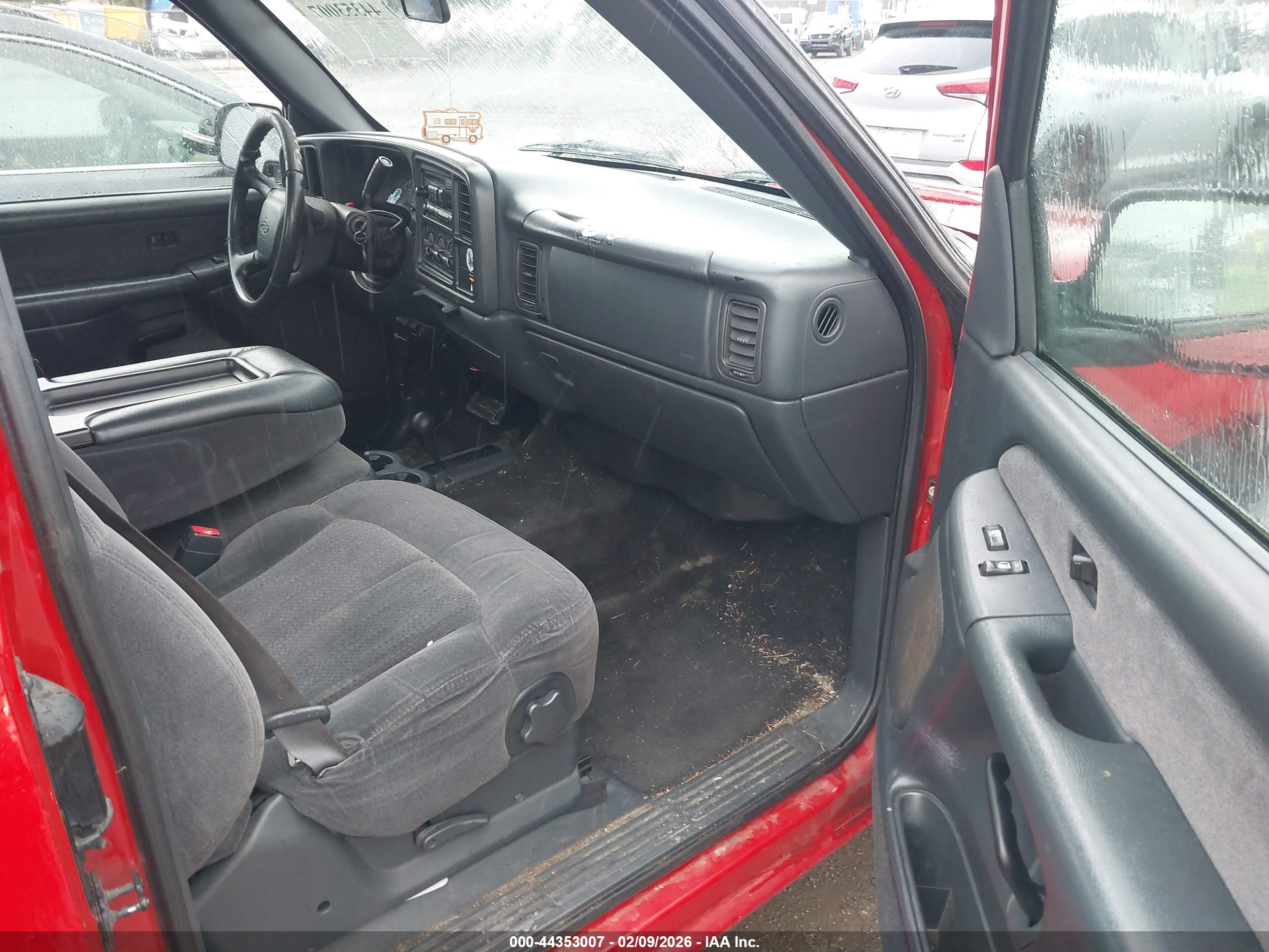CHEVROLET SILVERADO image 5