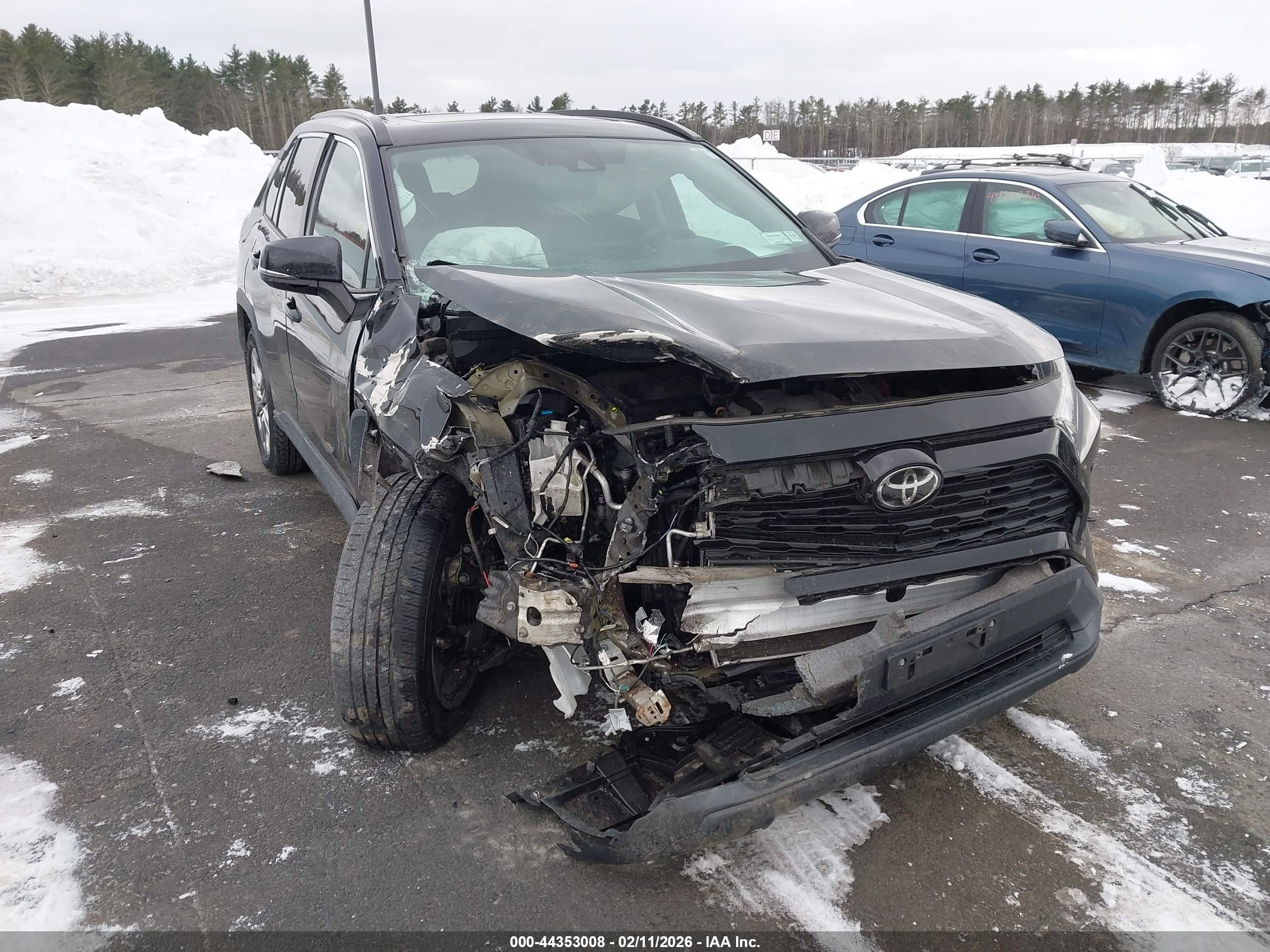 TOYOTA RAV4 image 6