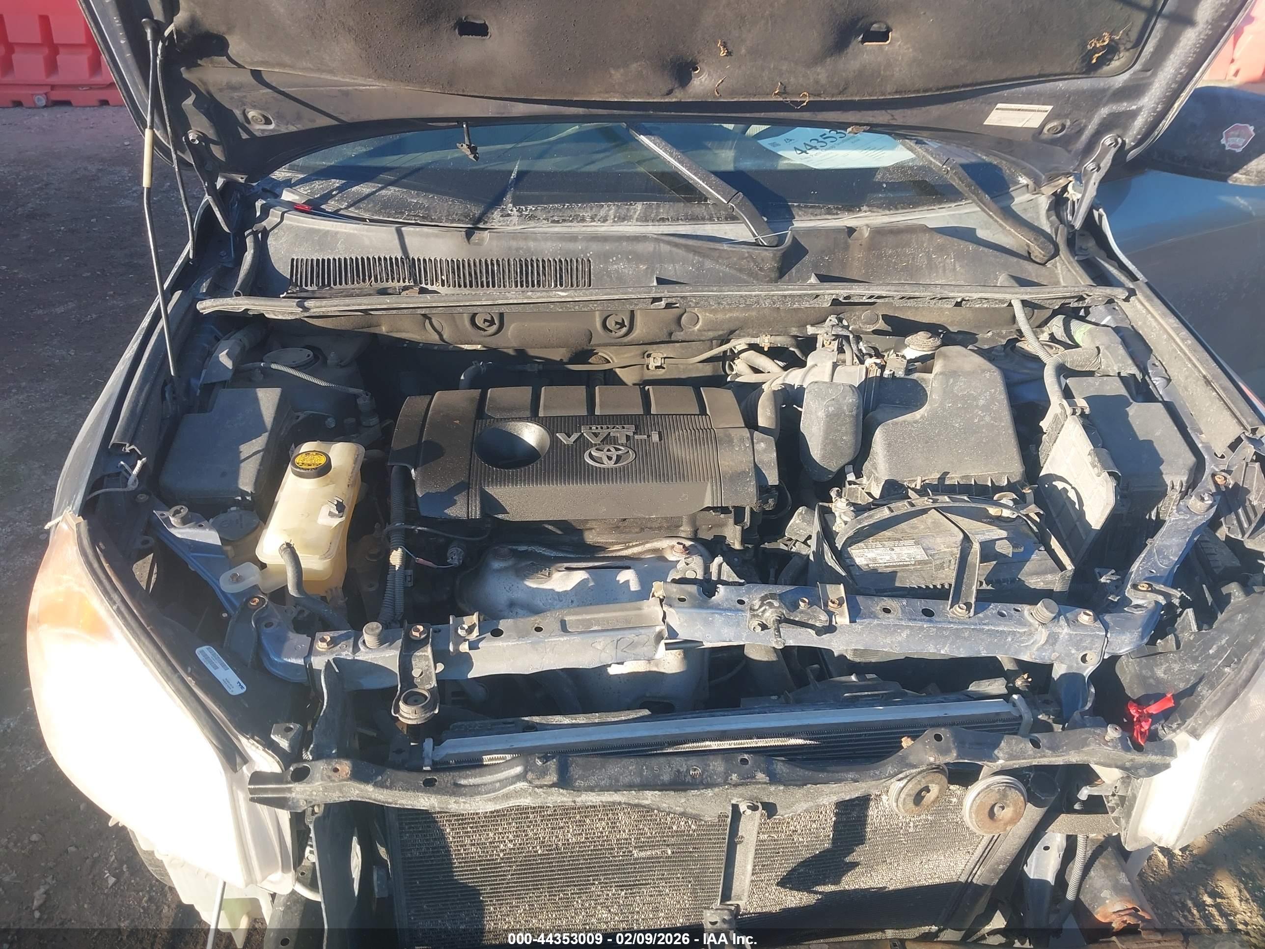 TOYOTA RAV4 image 10