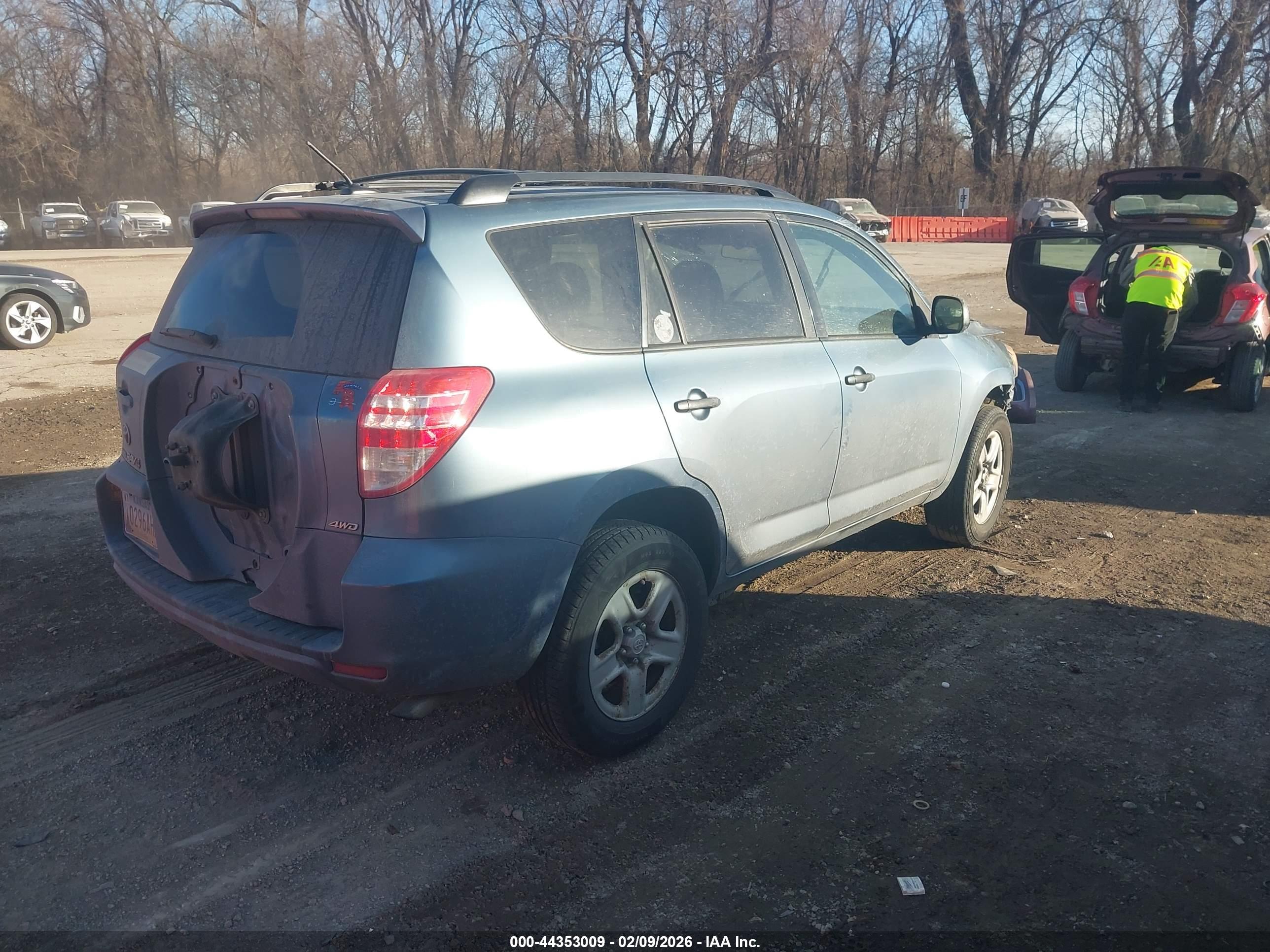 TOYOTA RAV4 image 4