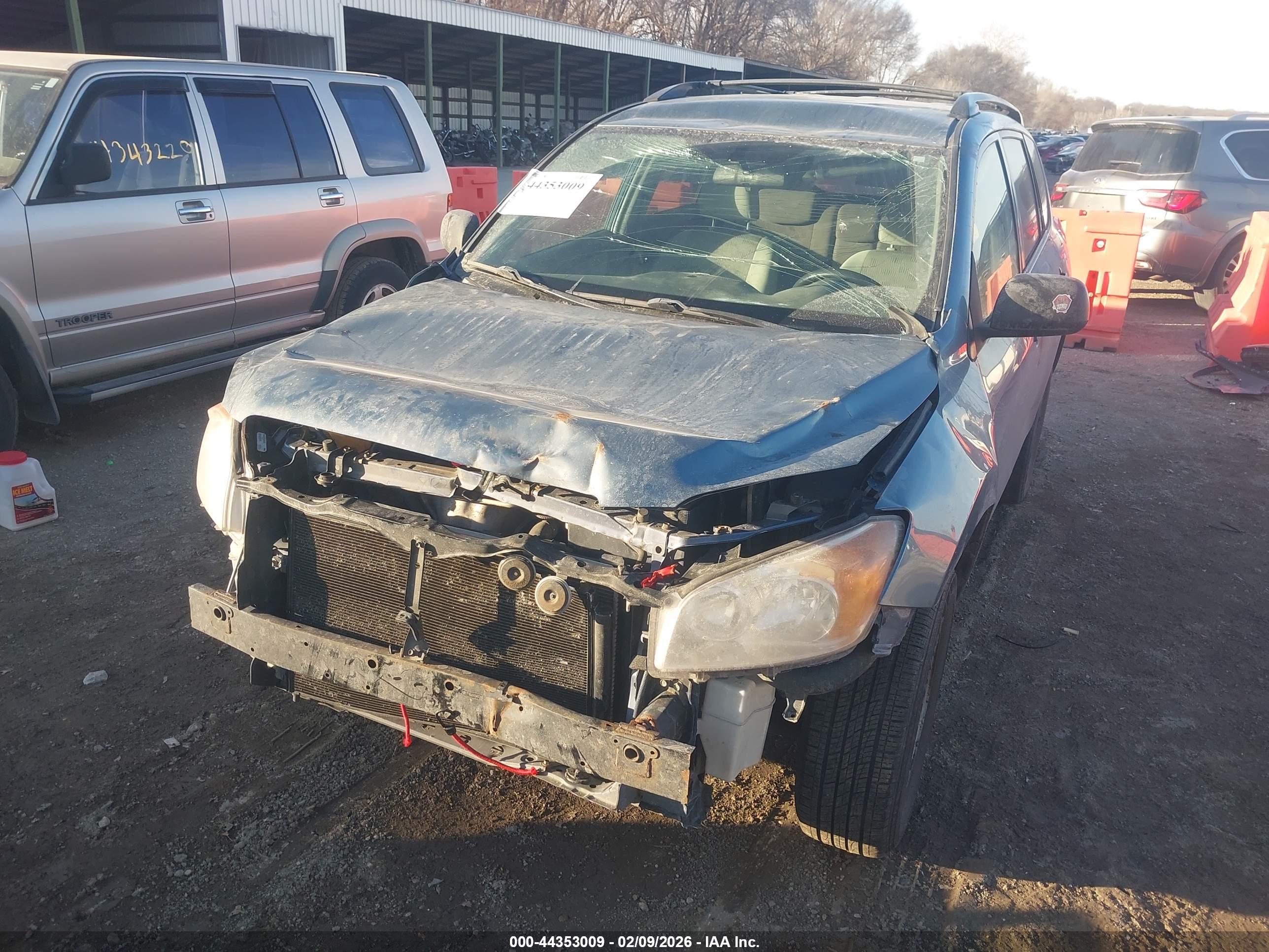 TOYOTA RAV4 image 6