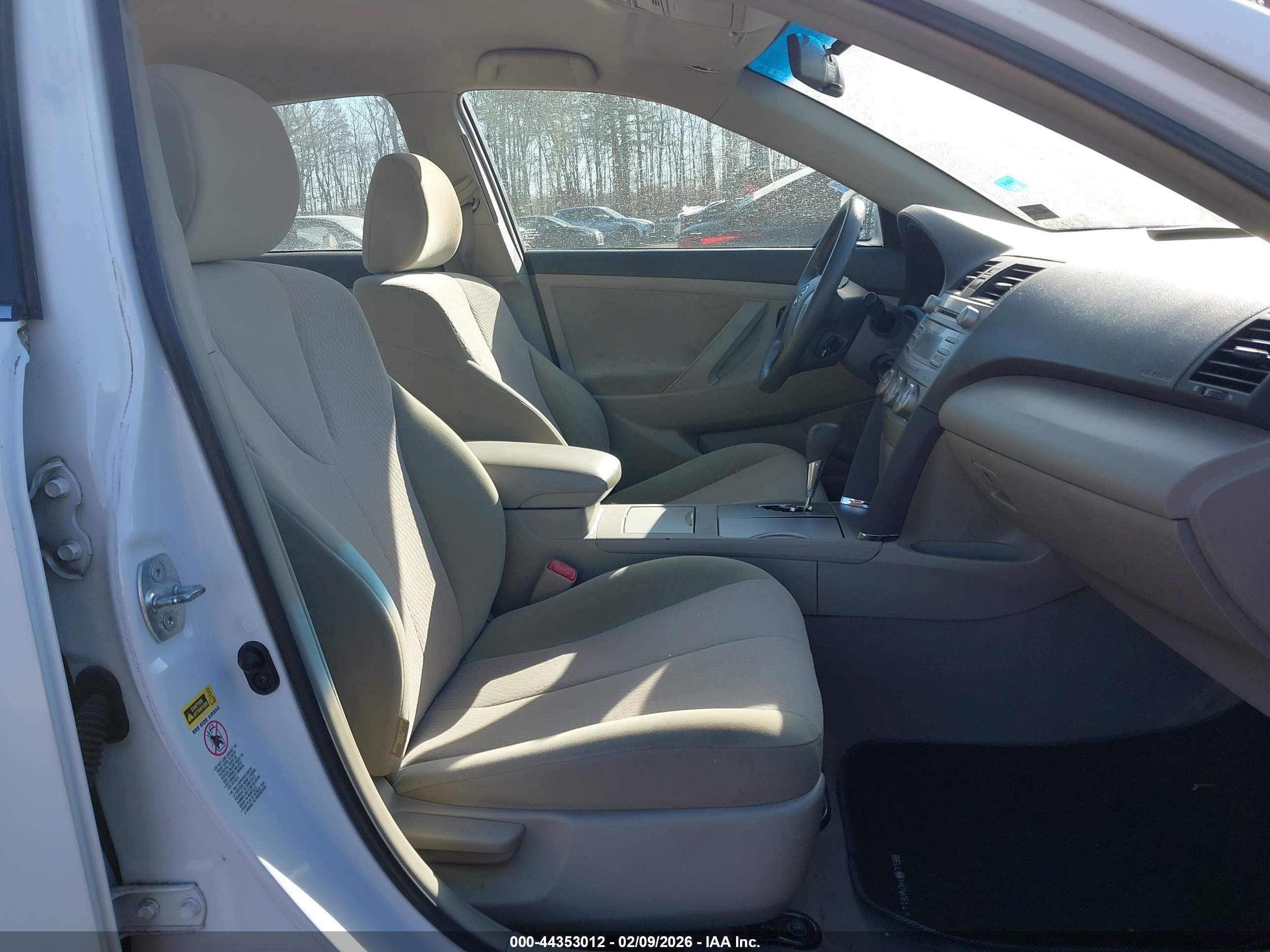 TOYOTA CAMRY image 5