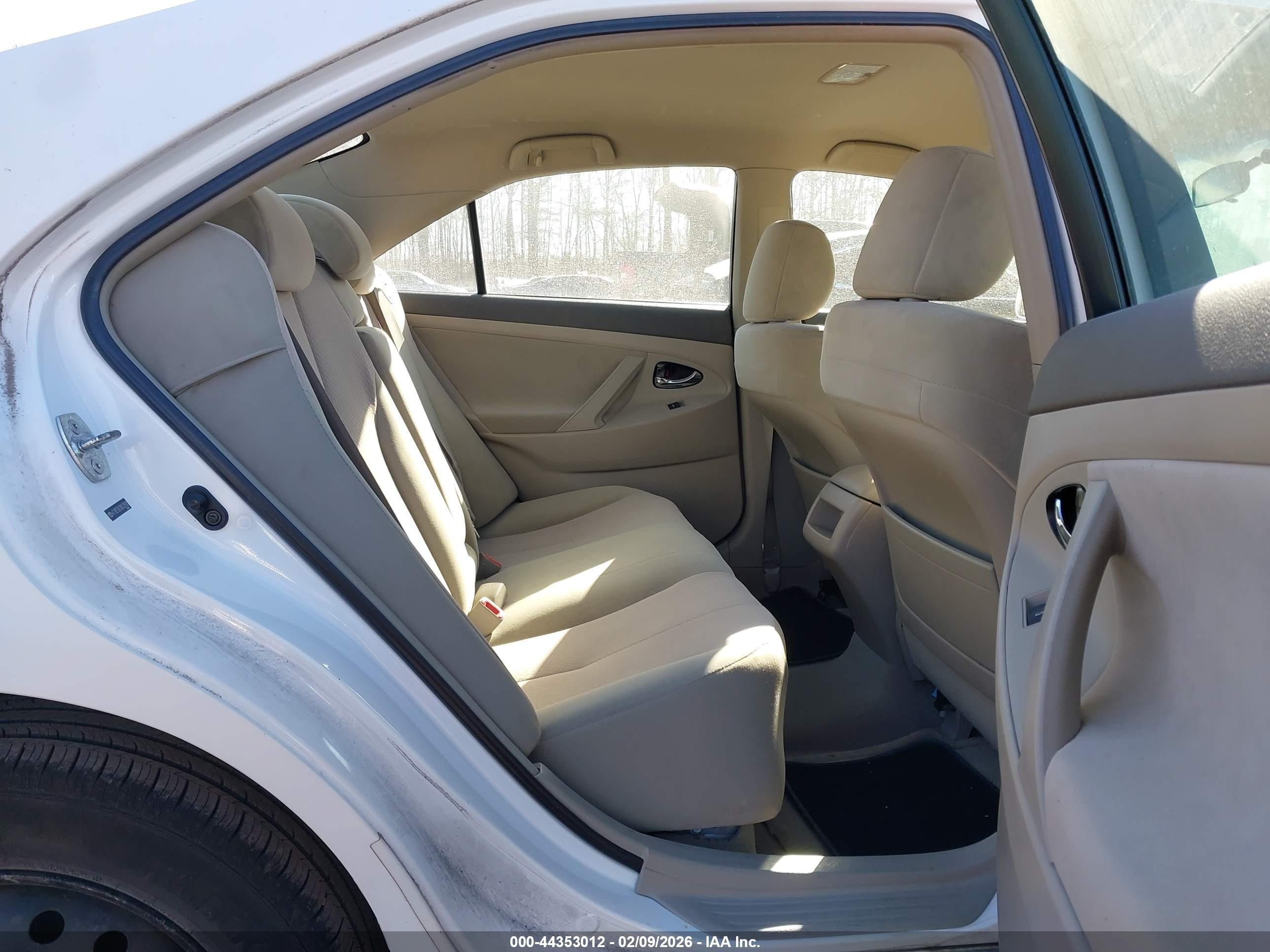 TOYOTA CAMRY image 8