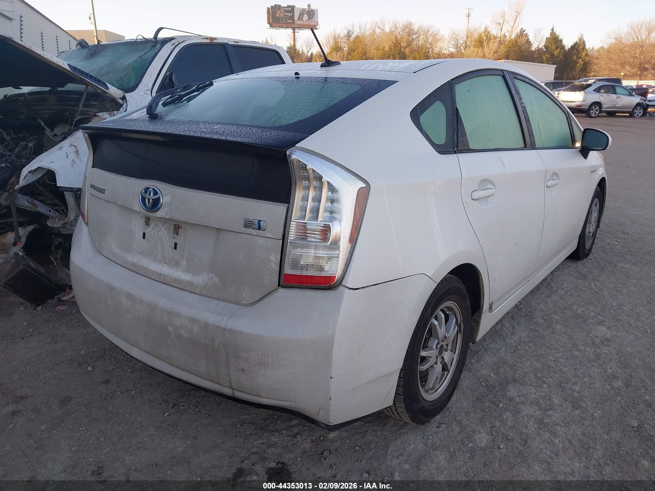 TOYOTA PRIUS image 4