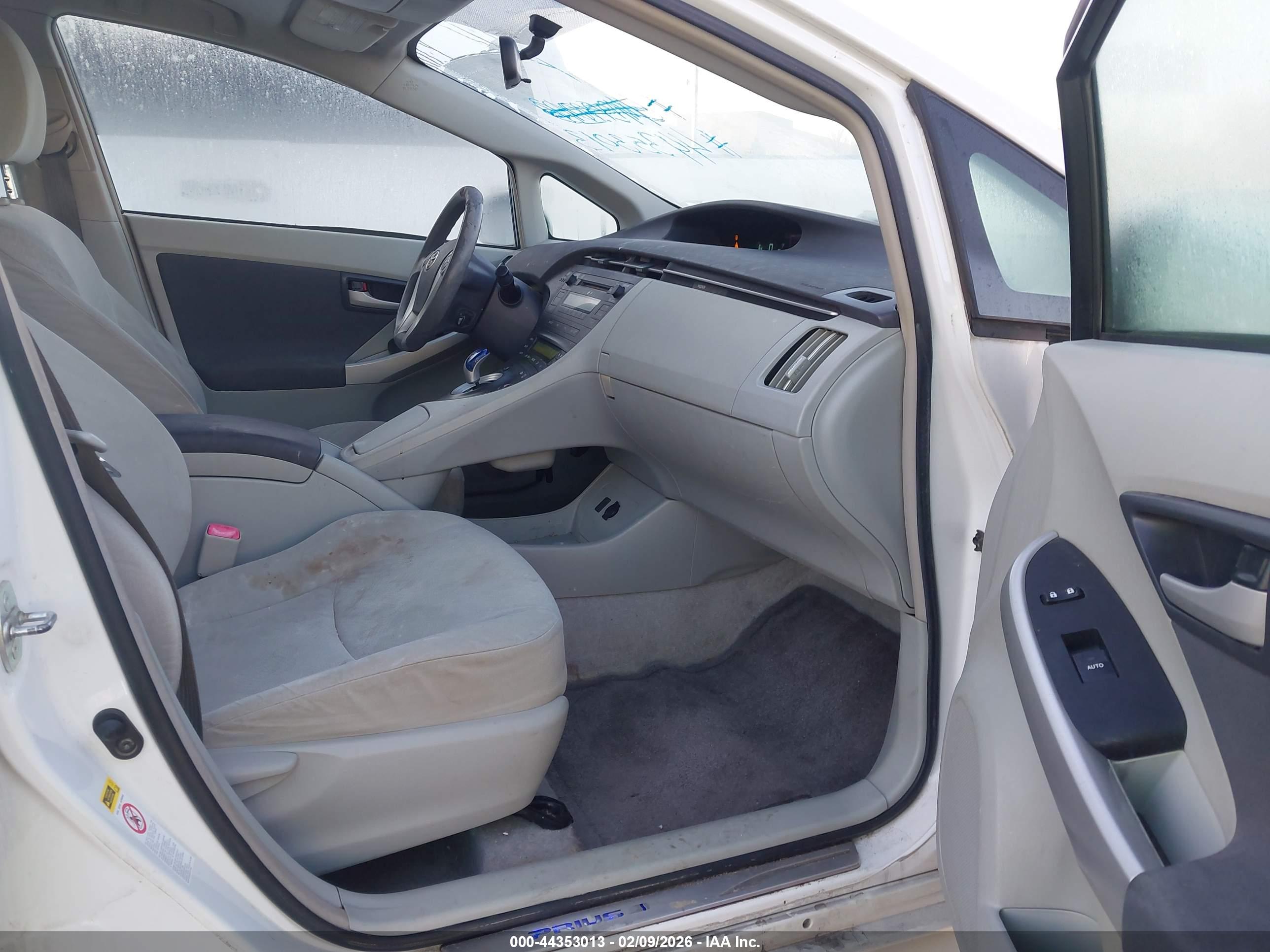 TOYOTA PRIUS image 5