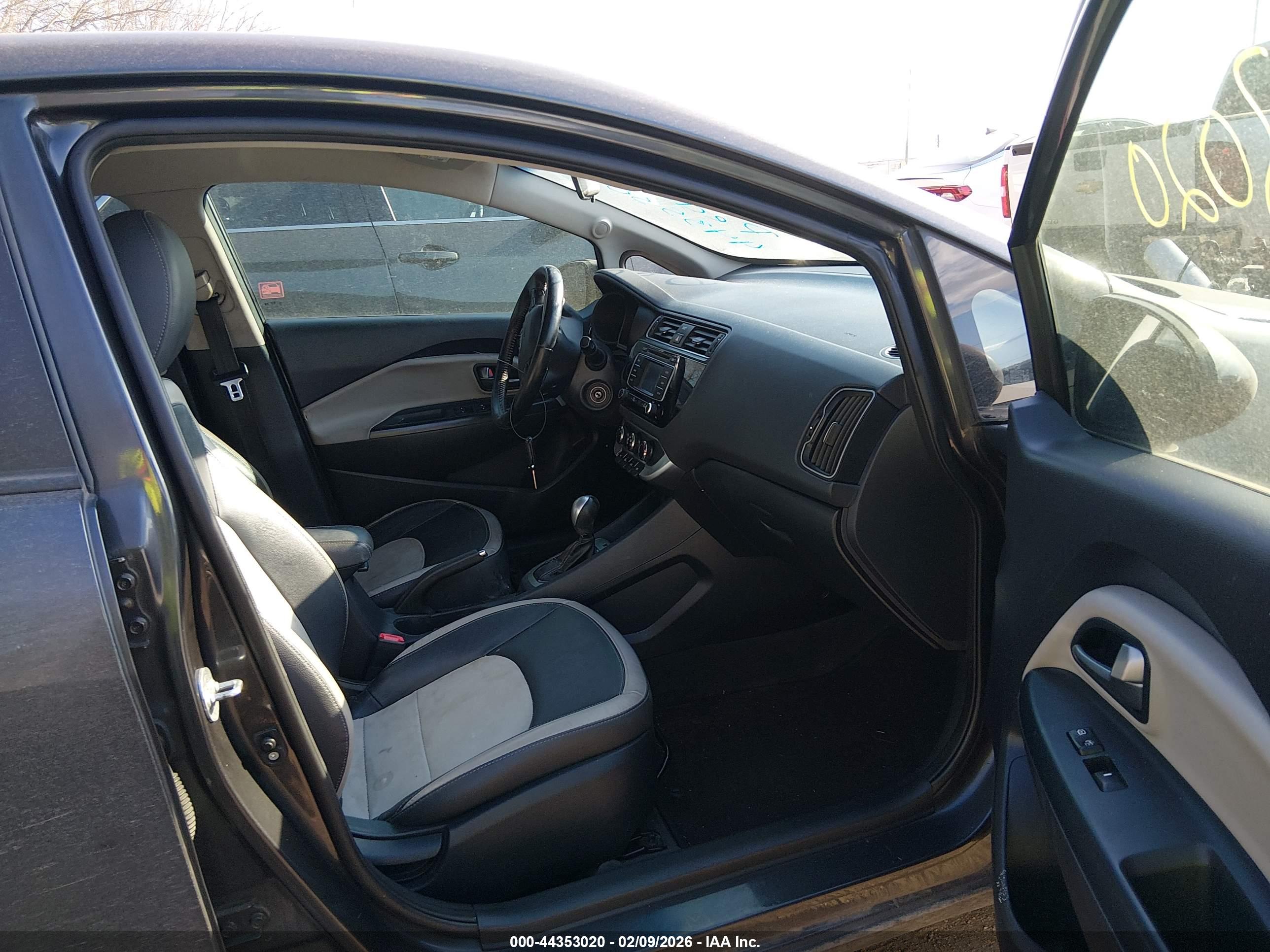 KIA RIO image 5