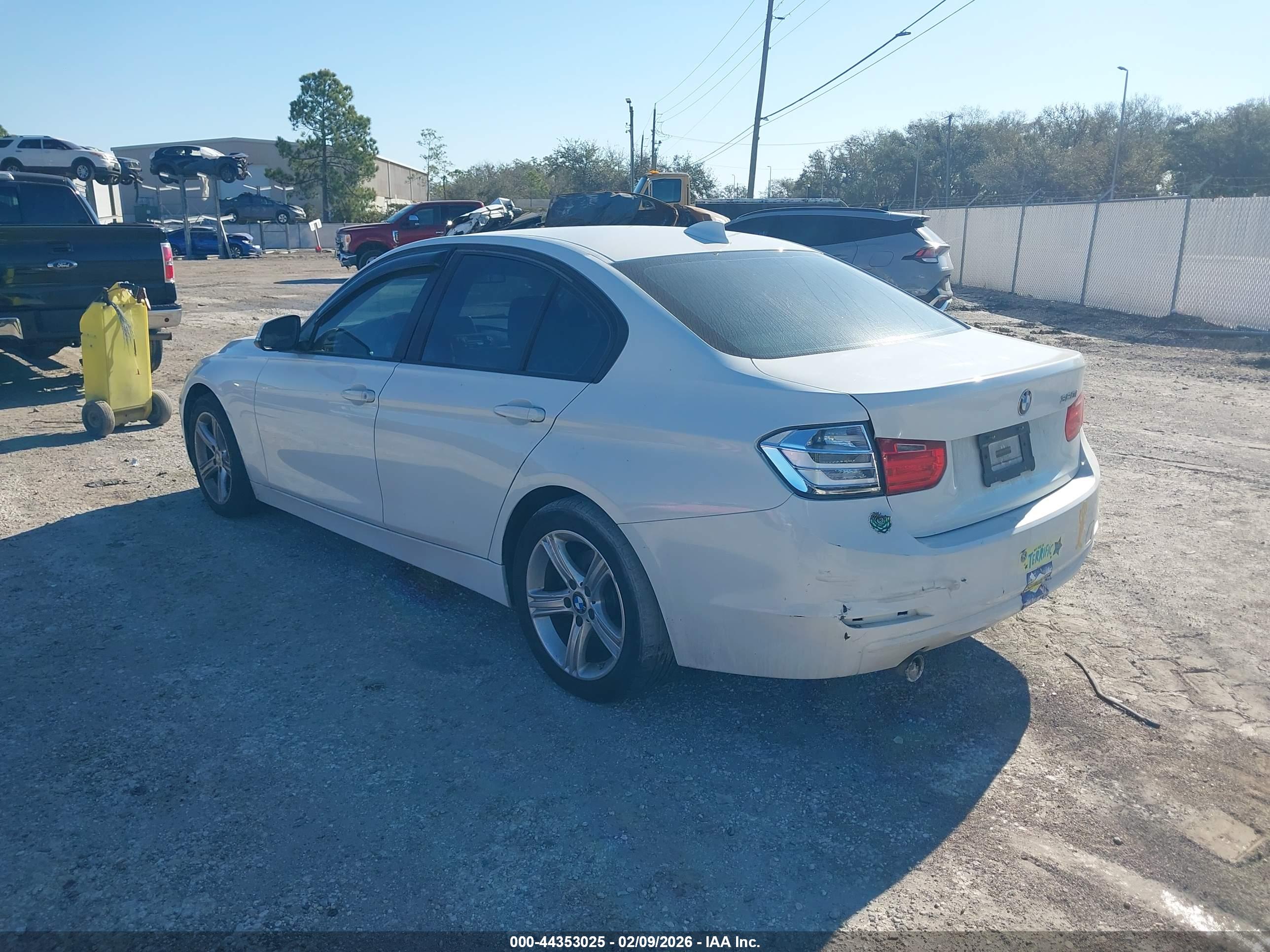 BMW 320I image 3