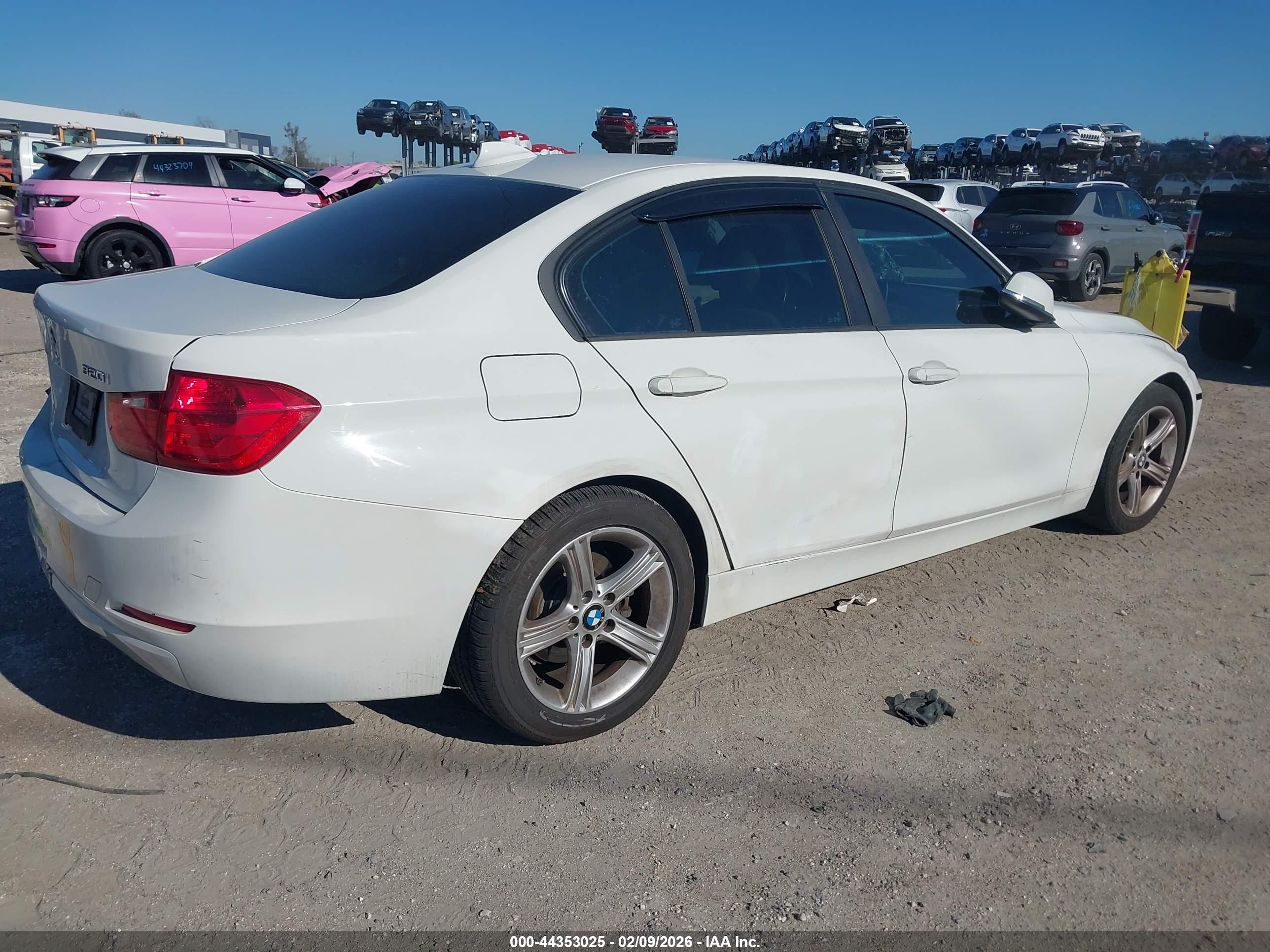 BMW 320I image 4