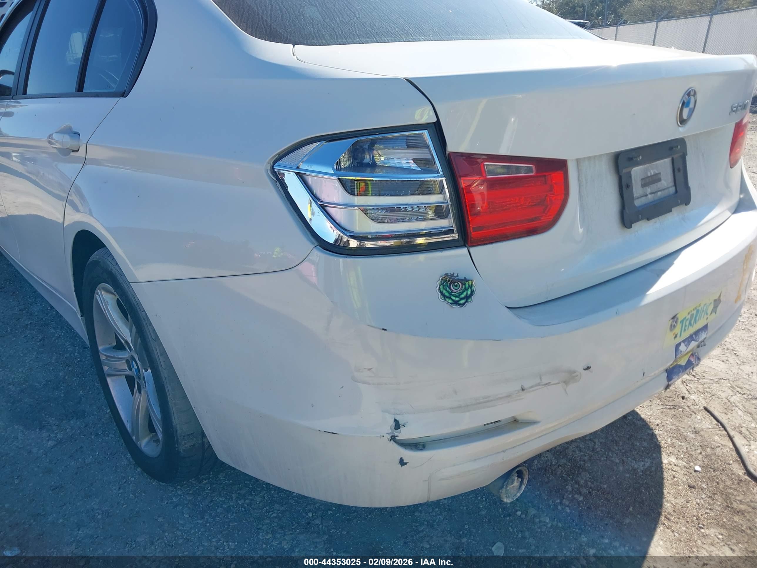 BMW 320I image 6