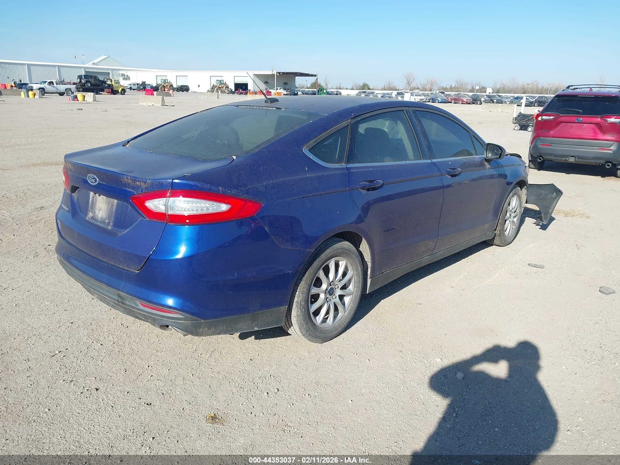 FORD FUSION image 4