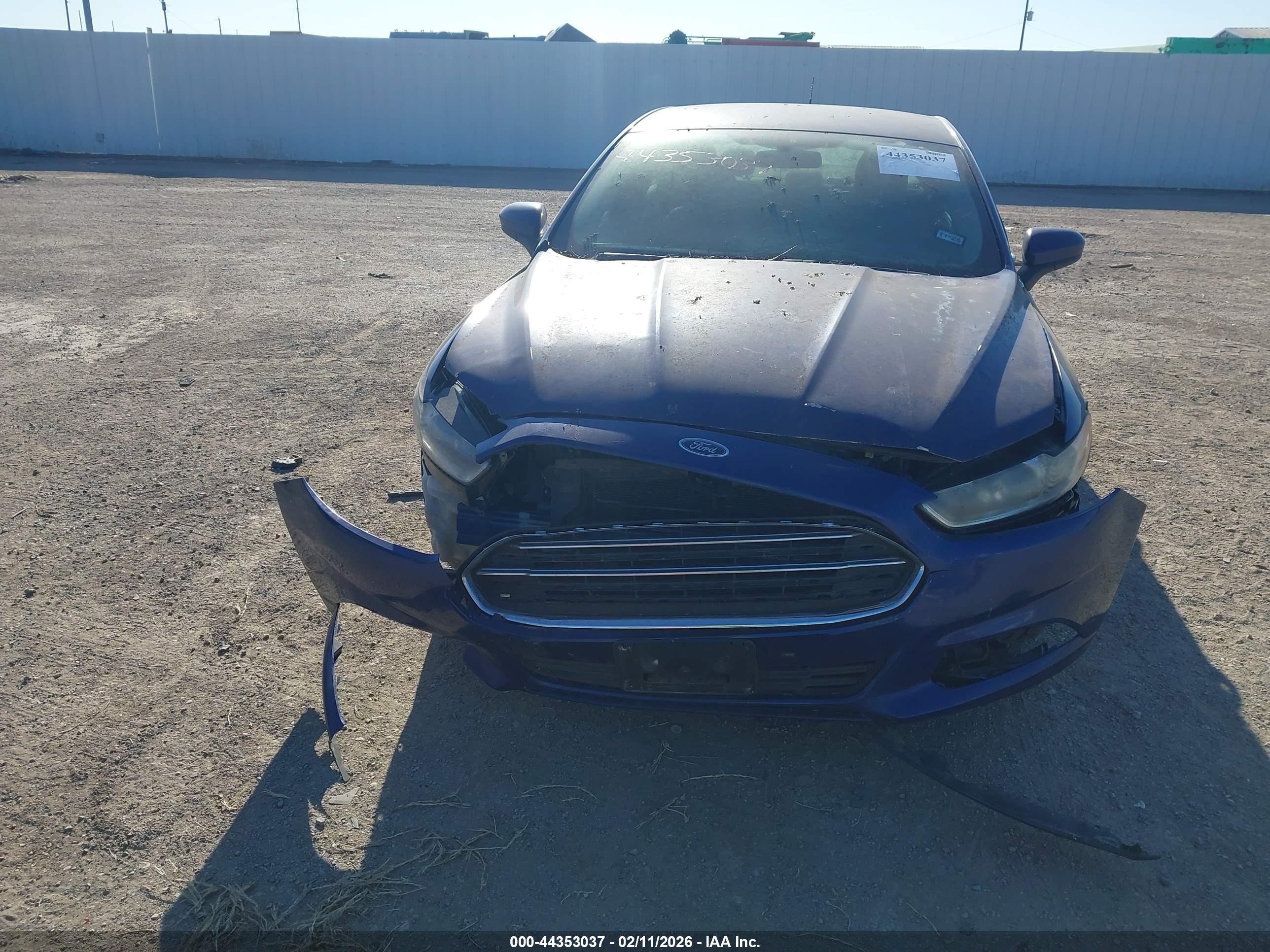 FORD FUSION image 6