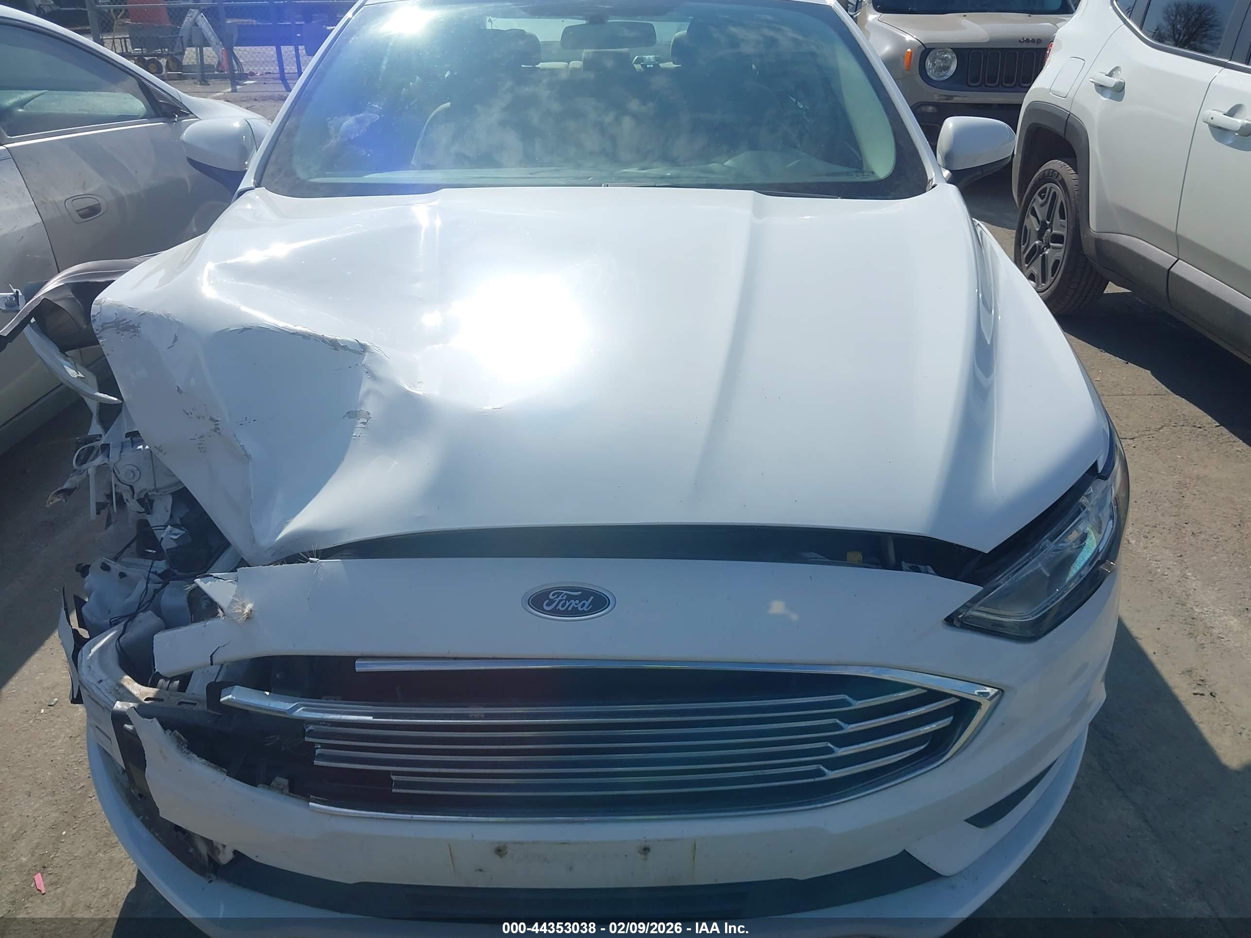 FORD FUSION image 10