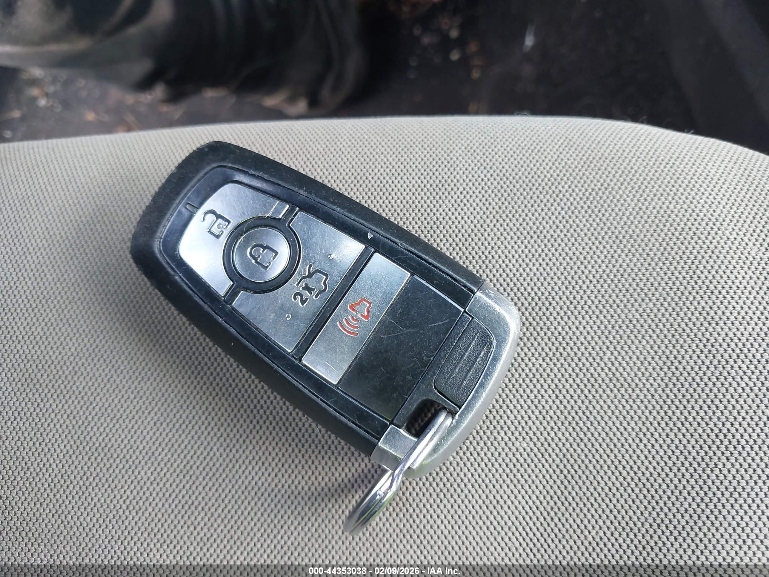 FORD FUSION image 11