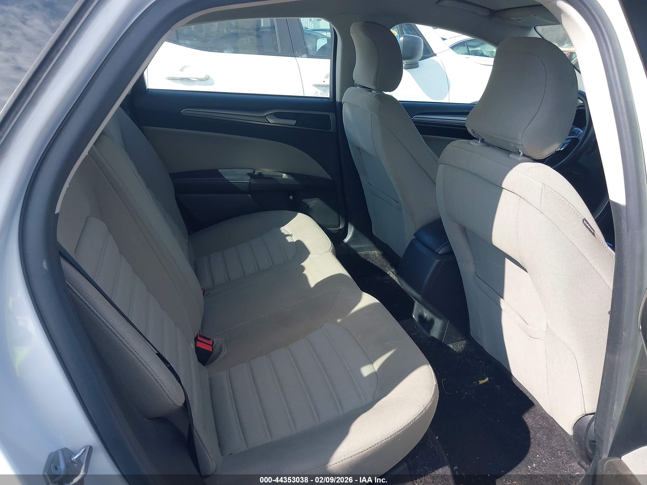 FORD FUSION image 8