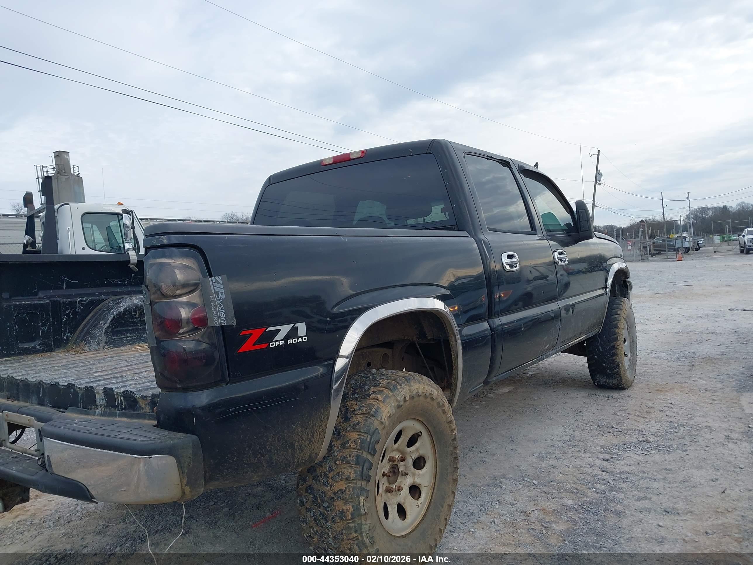 CHEVROLET SILVERADO image 4