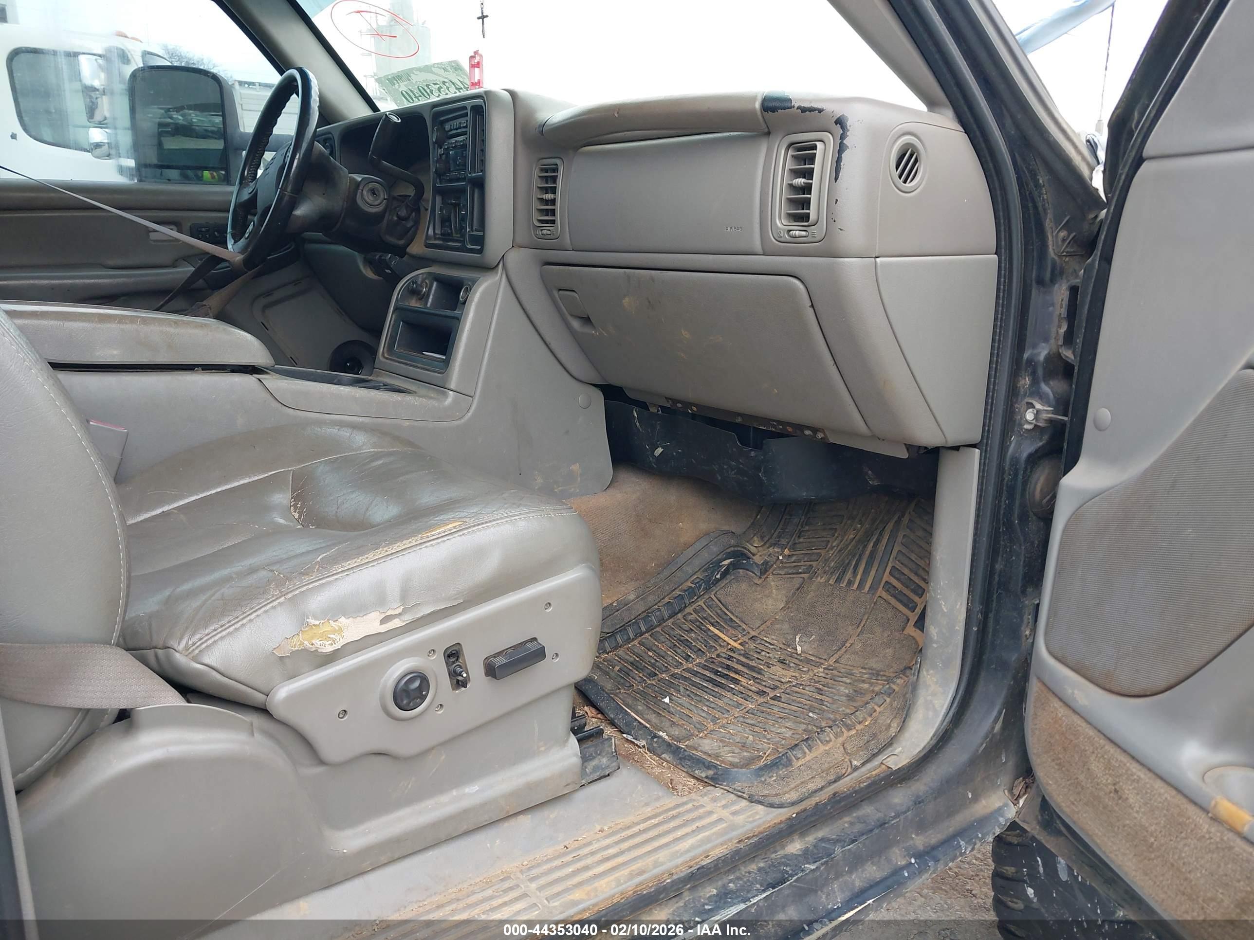 CHEVROLET SILVERADO image 5