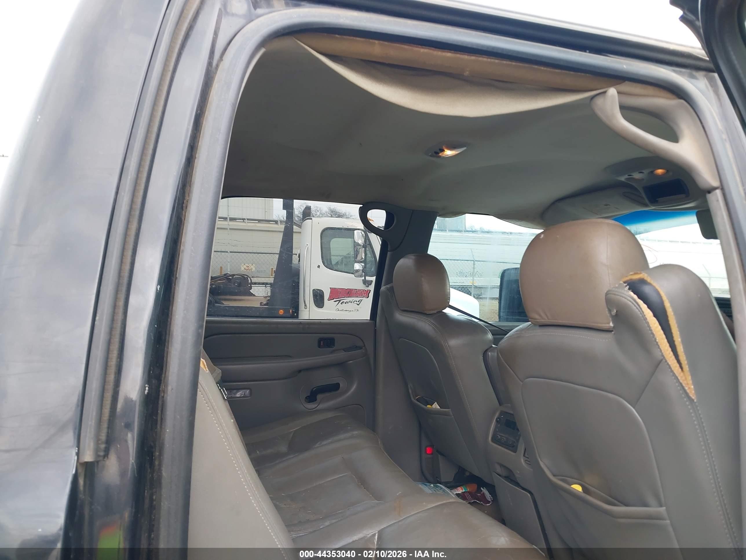 CHEVROLET SILVERADO image 8