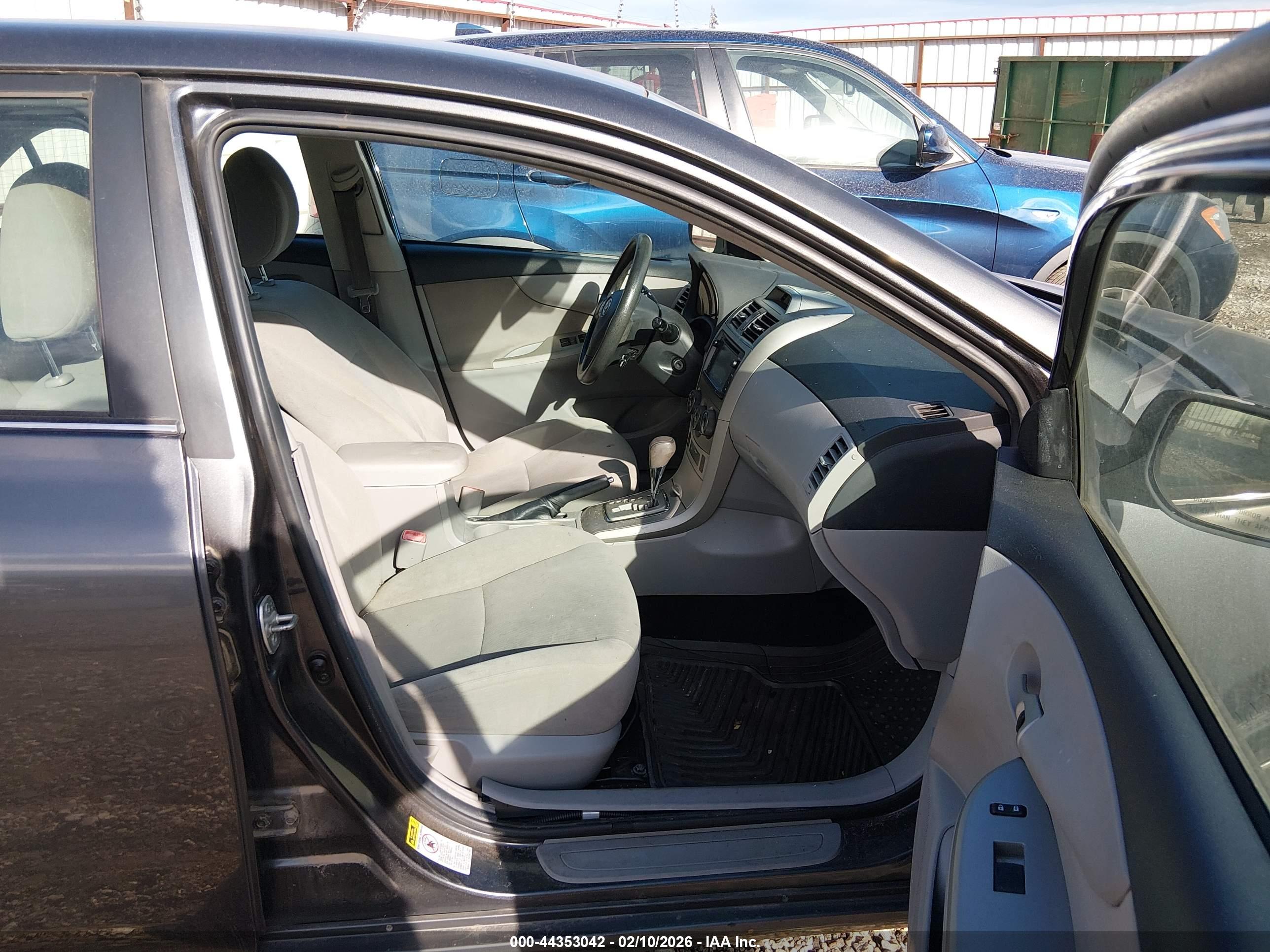 TOYOTA COROLLA image 5